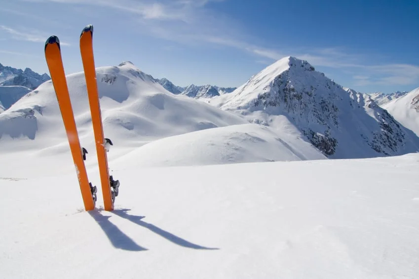 Top tips for waxing your skis & snowboard at home