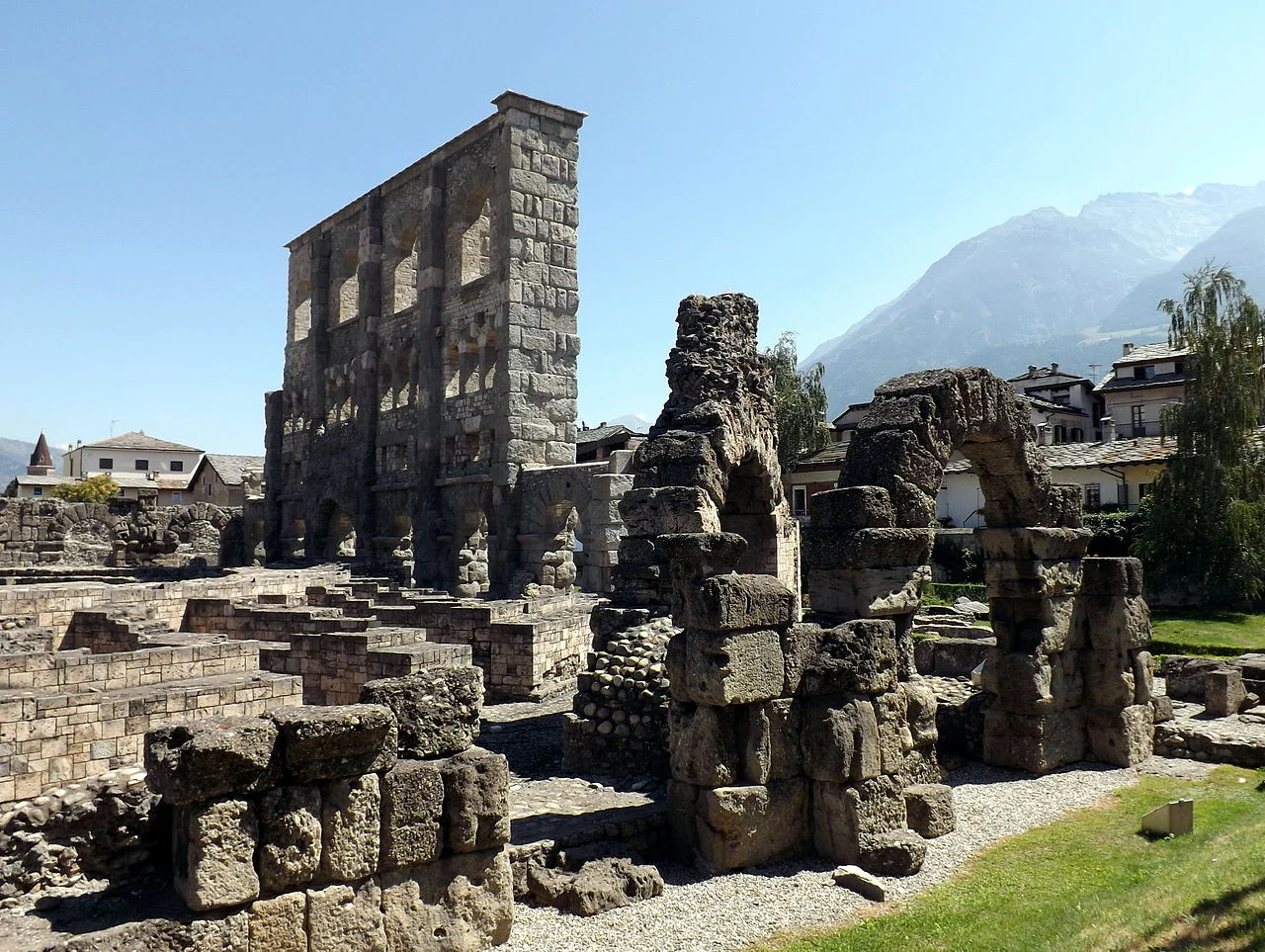 aosta_teatro_romano_03 Summer attractions in the Aosta Valley