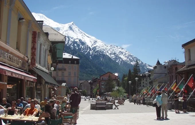 Chamonix dining, chamonix restaurants, chamonix bars, chamonix town, chamonix tourist guide, chamonix attractions
