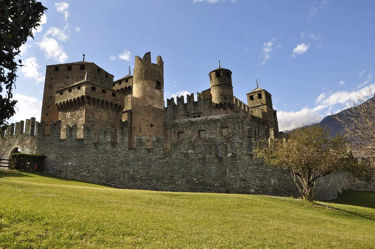 castle-4069113_1280 Summer attractions in Aosta Valley