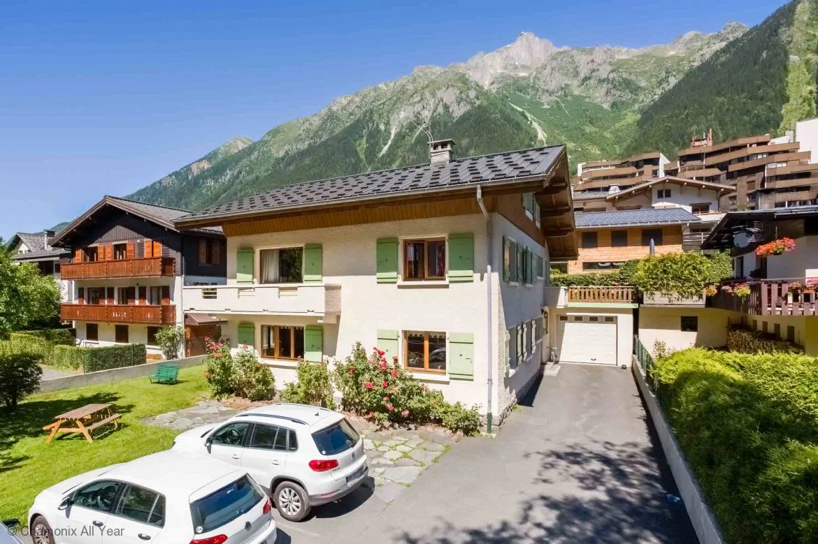 Shared garden with mountain view
