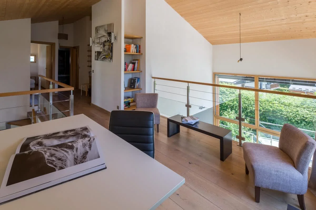Snug on upper mezzanine