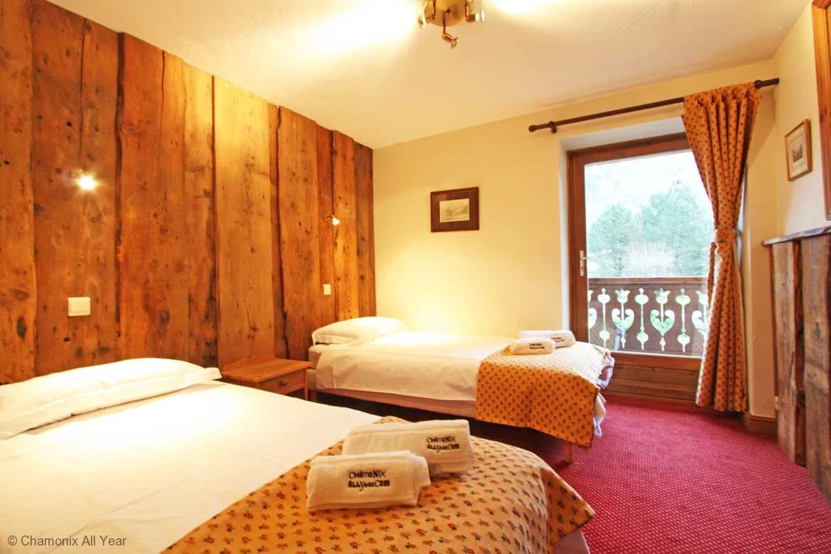 Twin bedroom