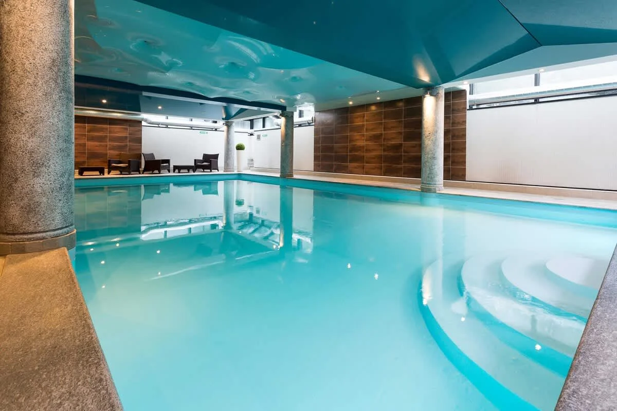 Access to the swimming pool in the building complex