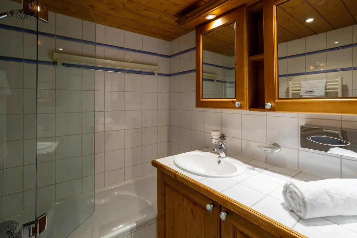 Family bathroom with bath, overhead shower & hand basin