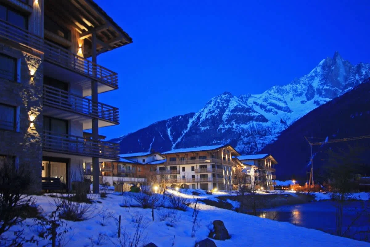 La Cordee at night