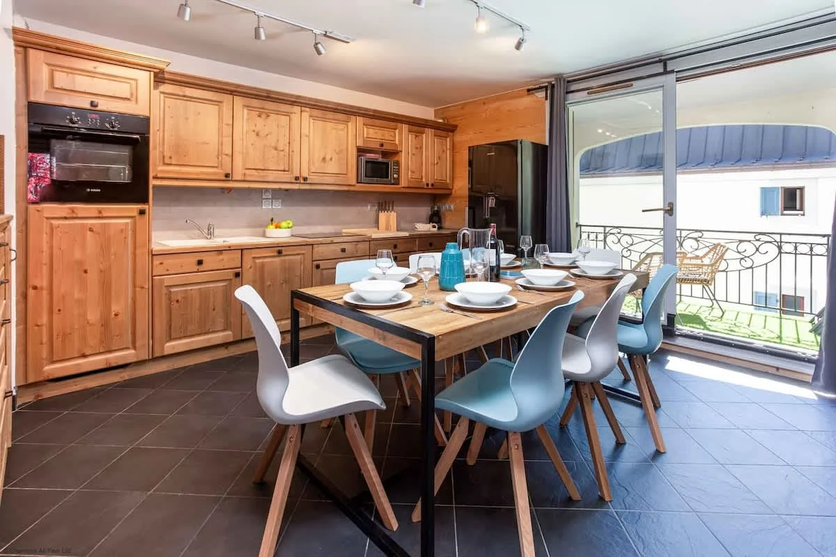 Dining kitchen