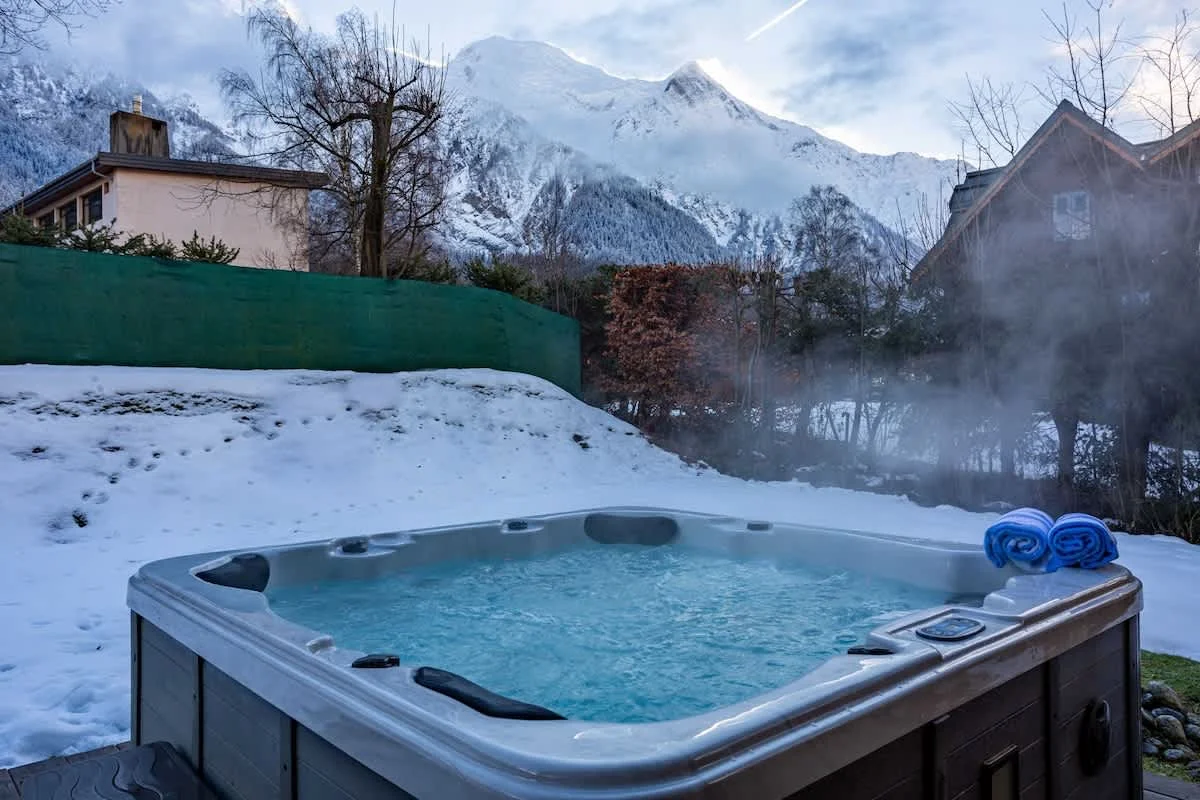 Hot tub with view of Mont Blanc