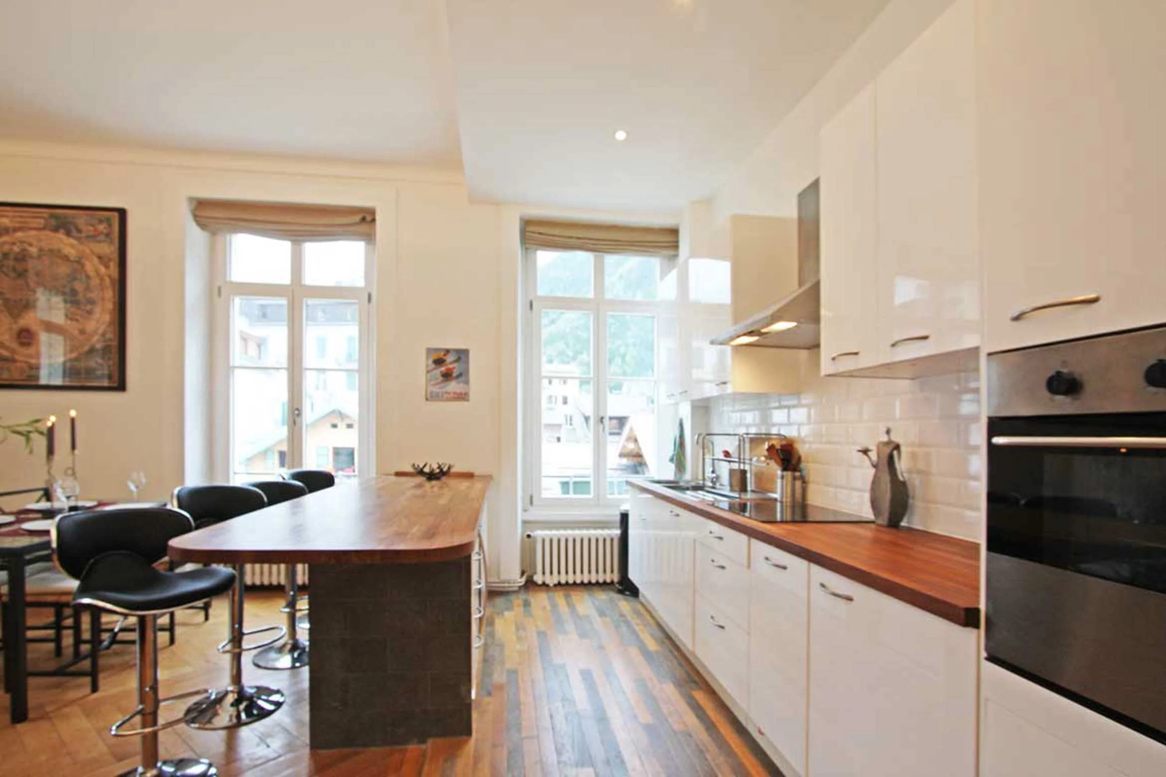 Modern kitchen with breakfast bar