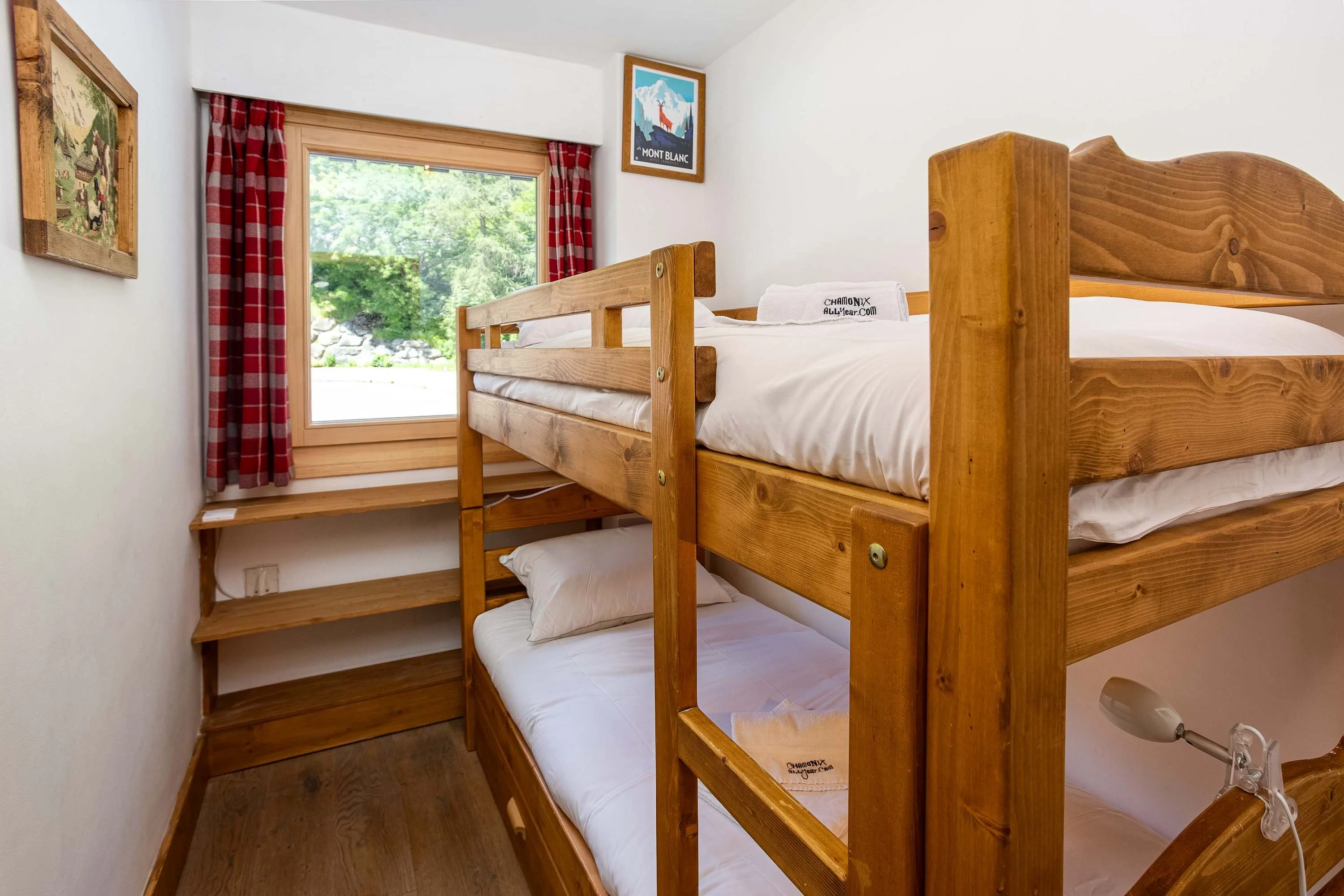 Small 2nd bedroom with bunk beds