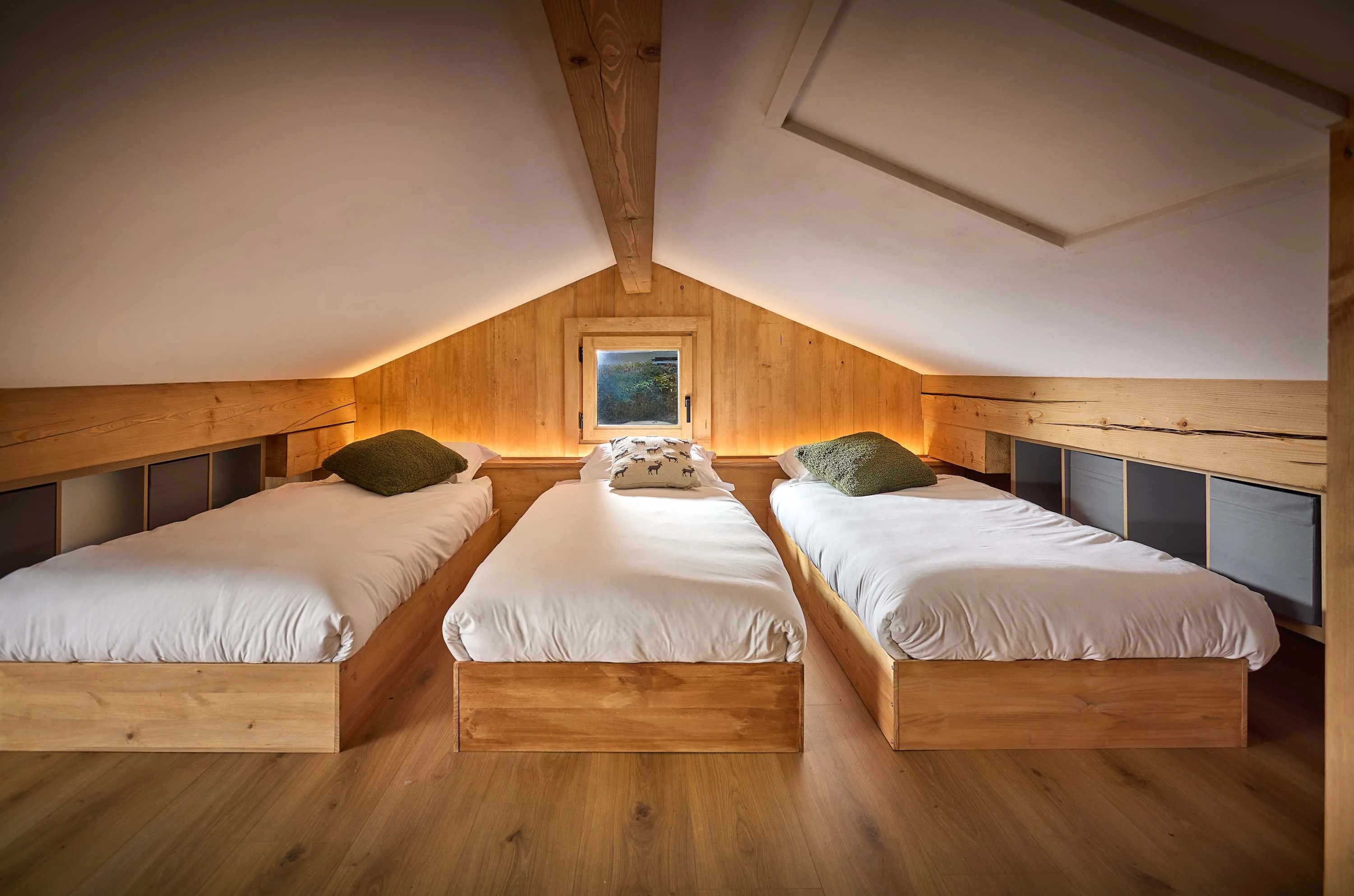 Mezzanine with 3 single beds