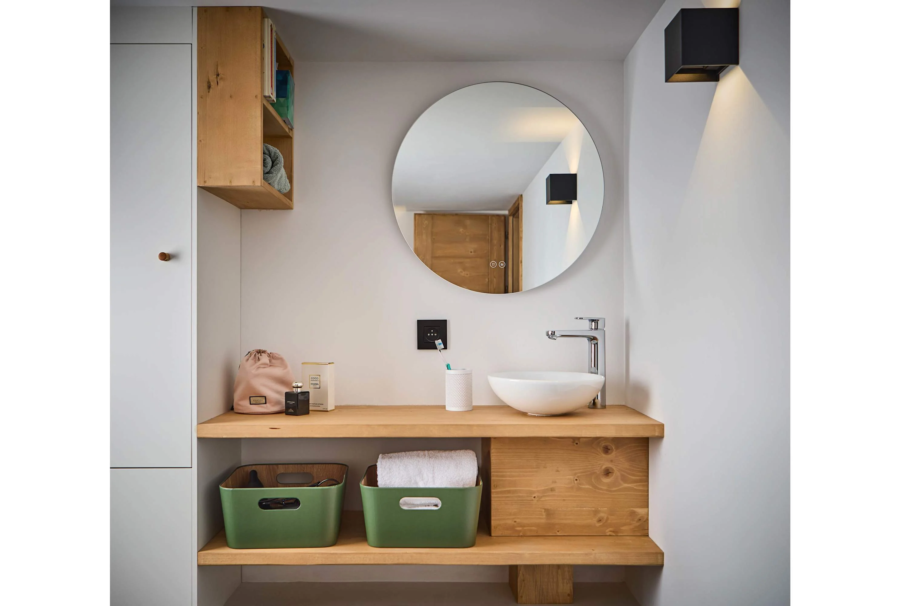 Vanity unit in master bedroom
