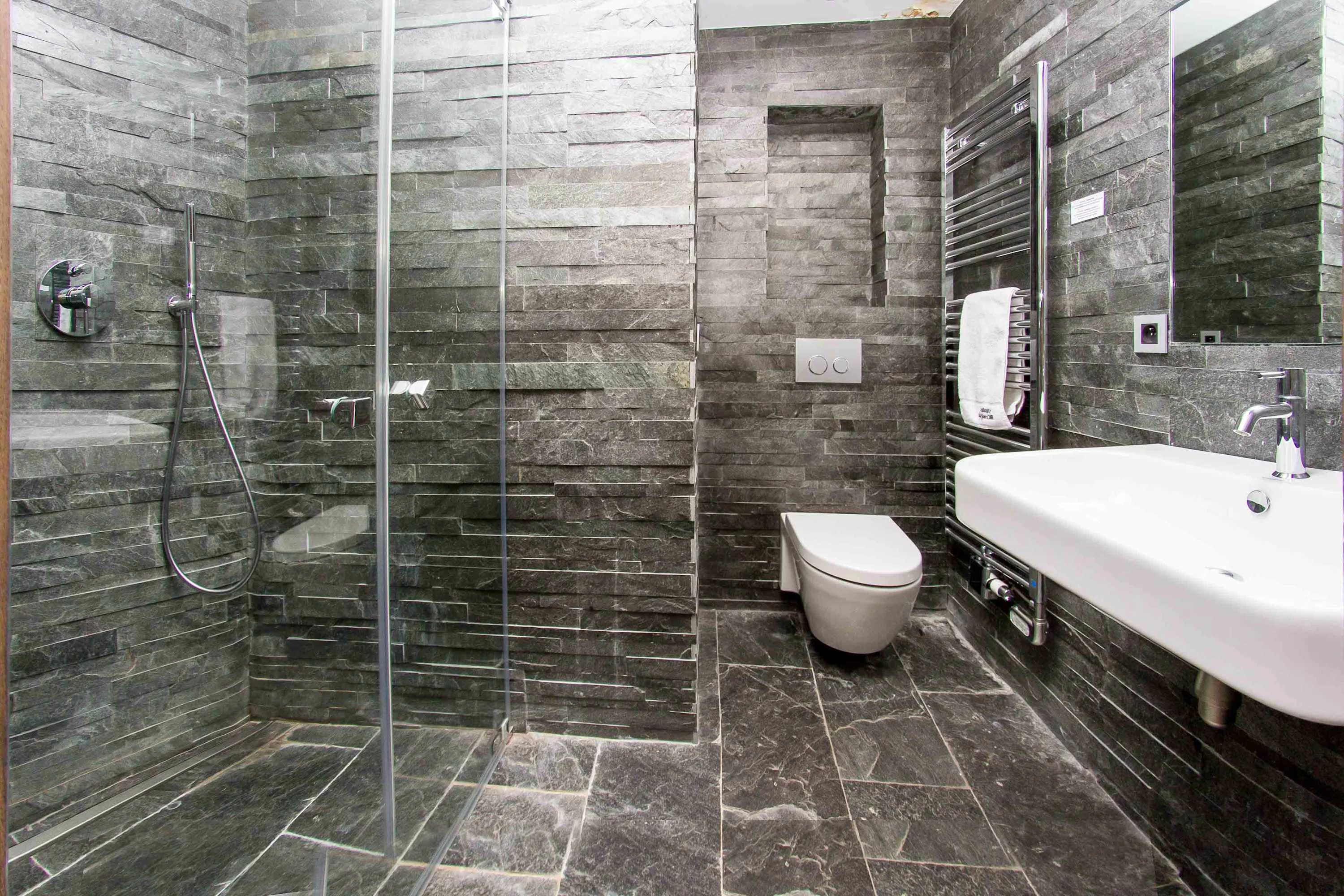 En-suite bathrooms with walk-in shower