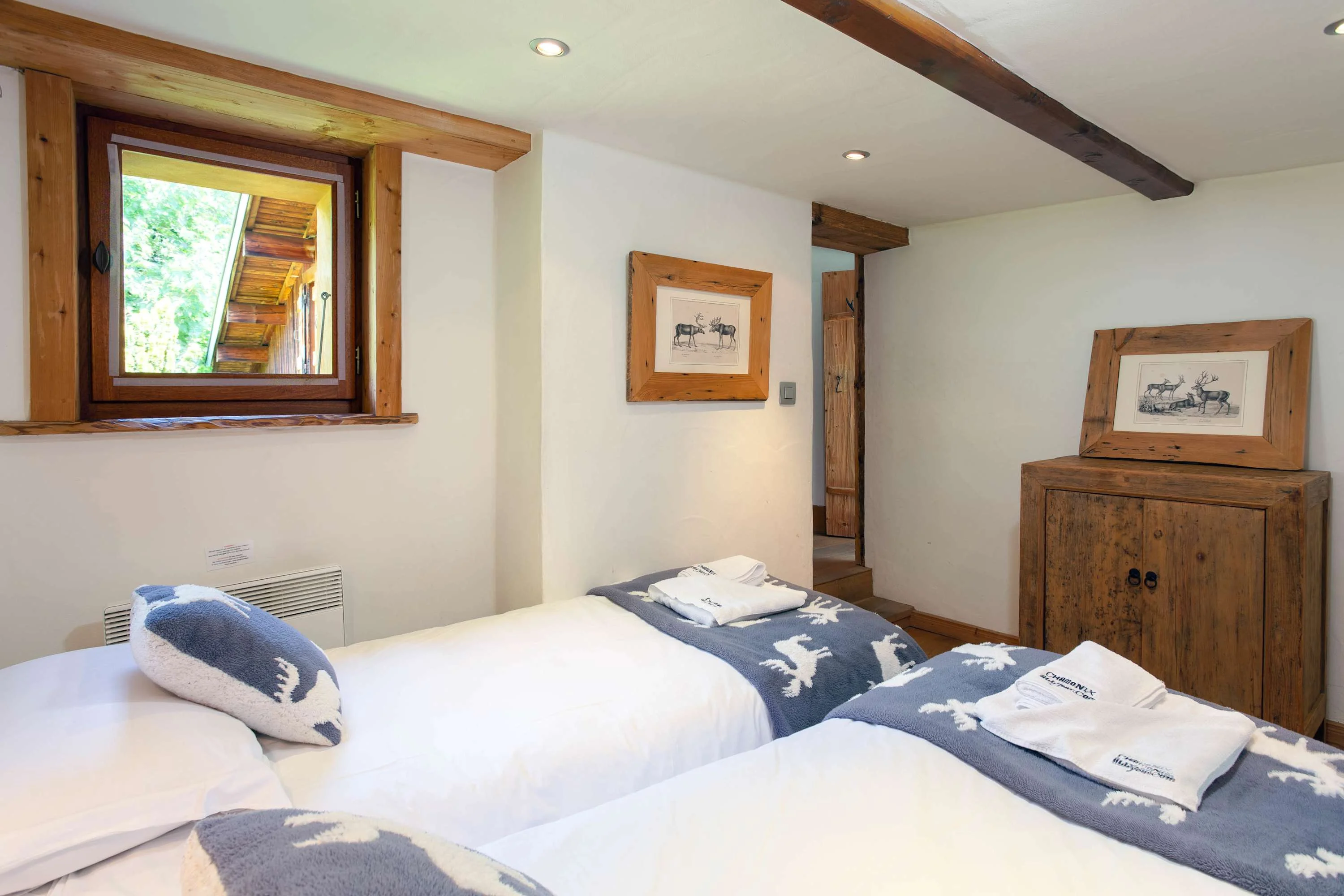 Small Twin bedroom