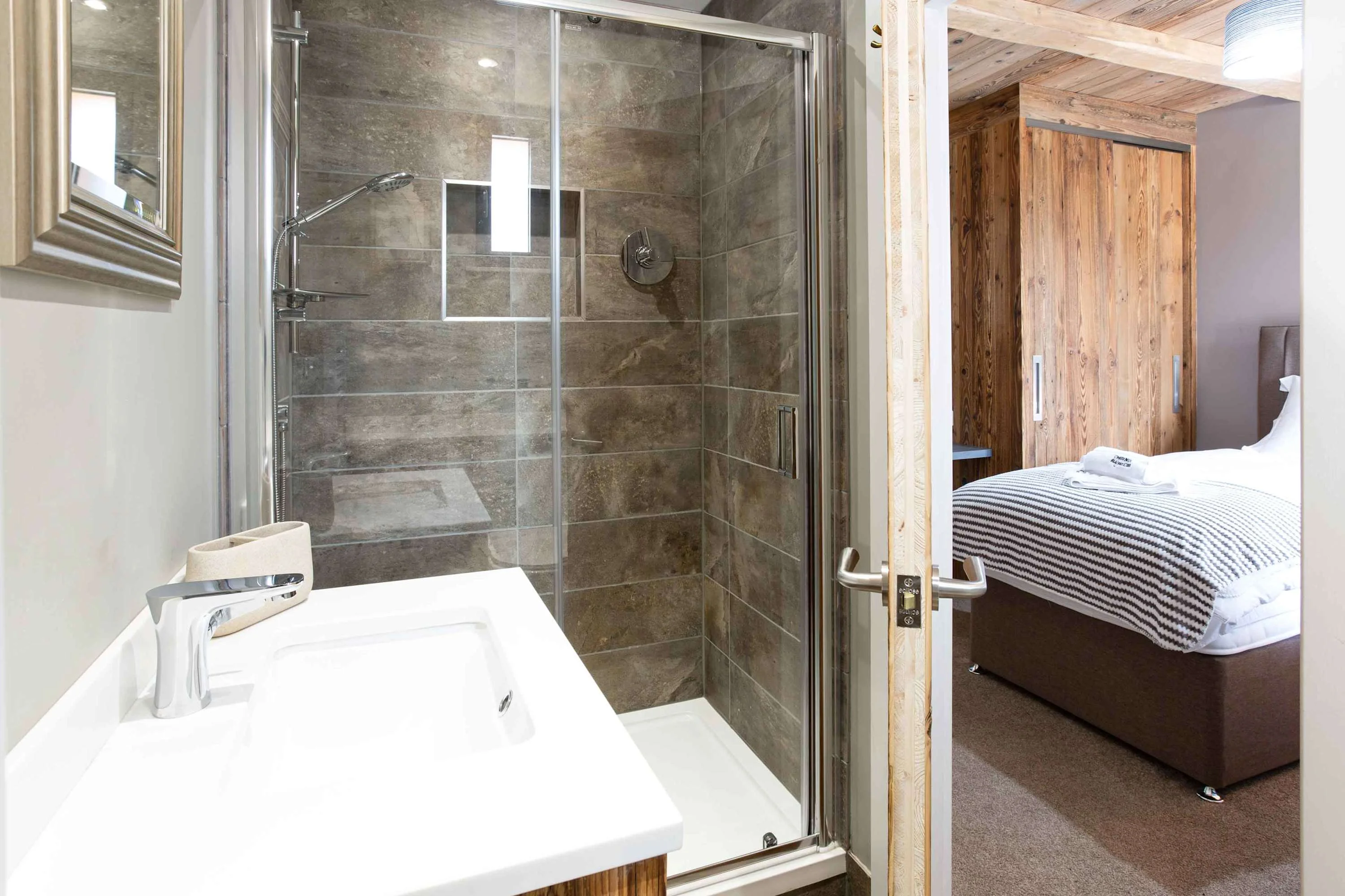 Downstairs Ensuite bathroom