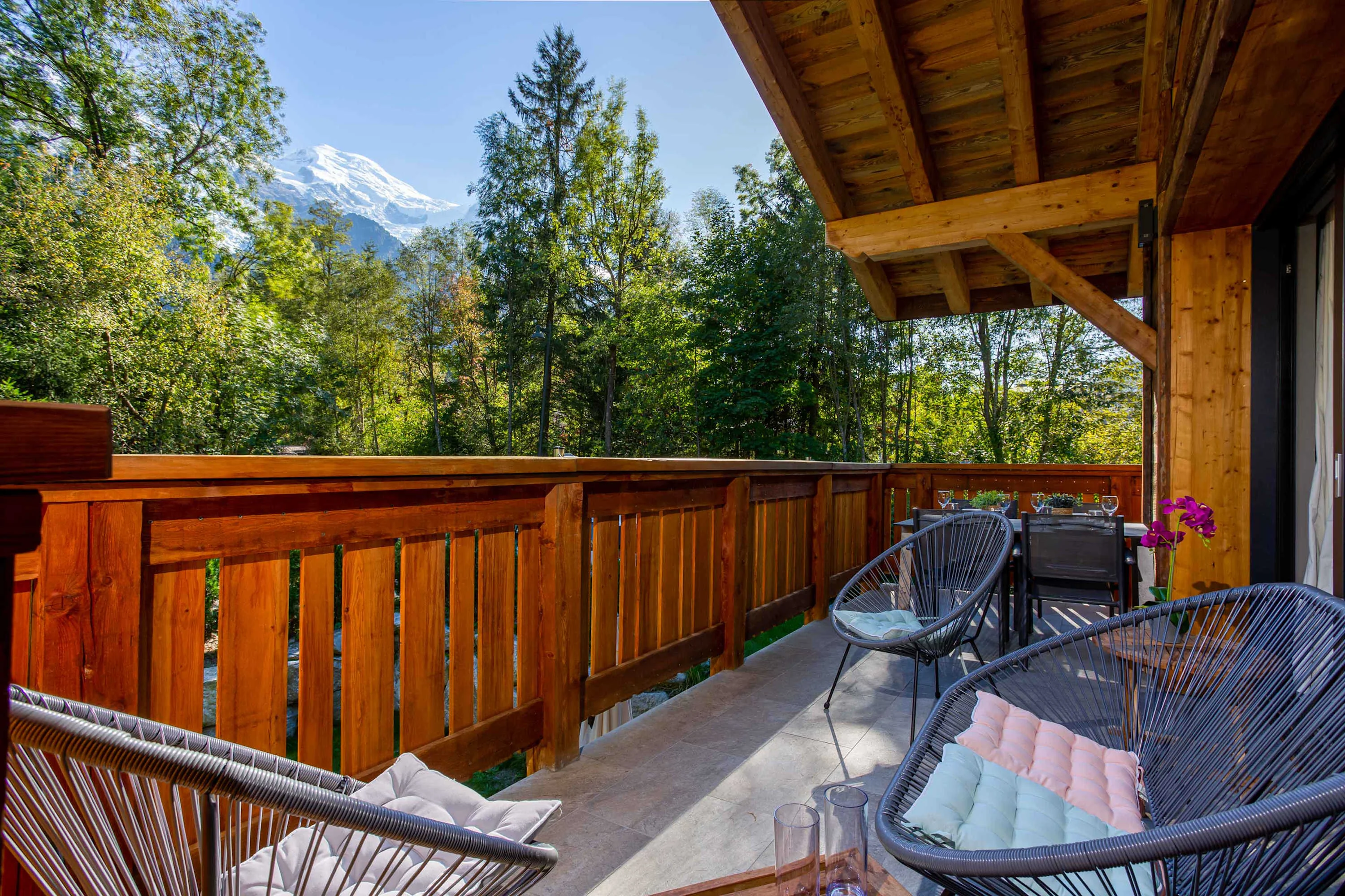 Chalet des Amis balcony with mountain views