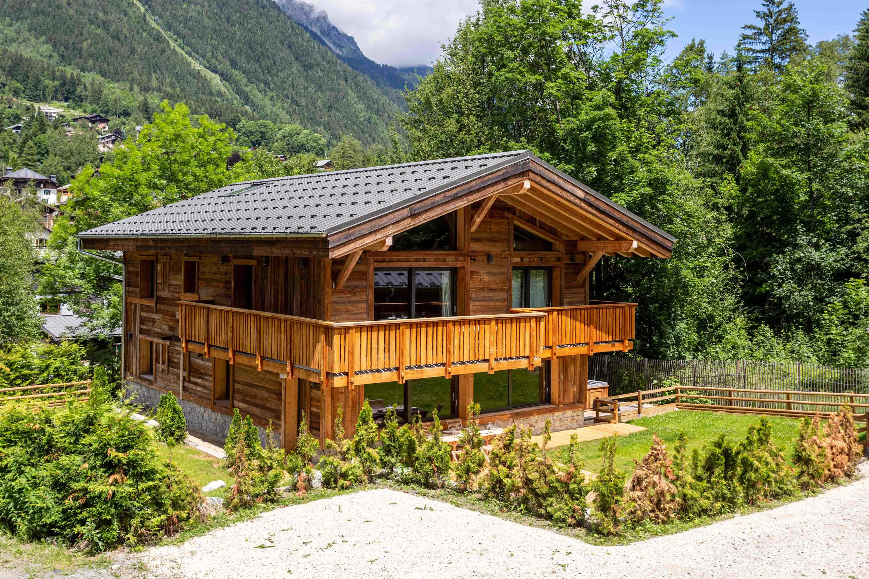Chalet des Amis - Apartment 2 is upstairs