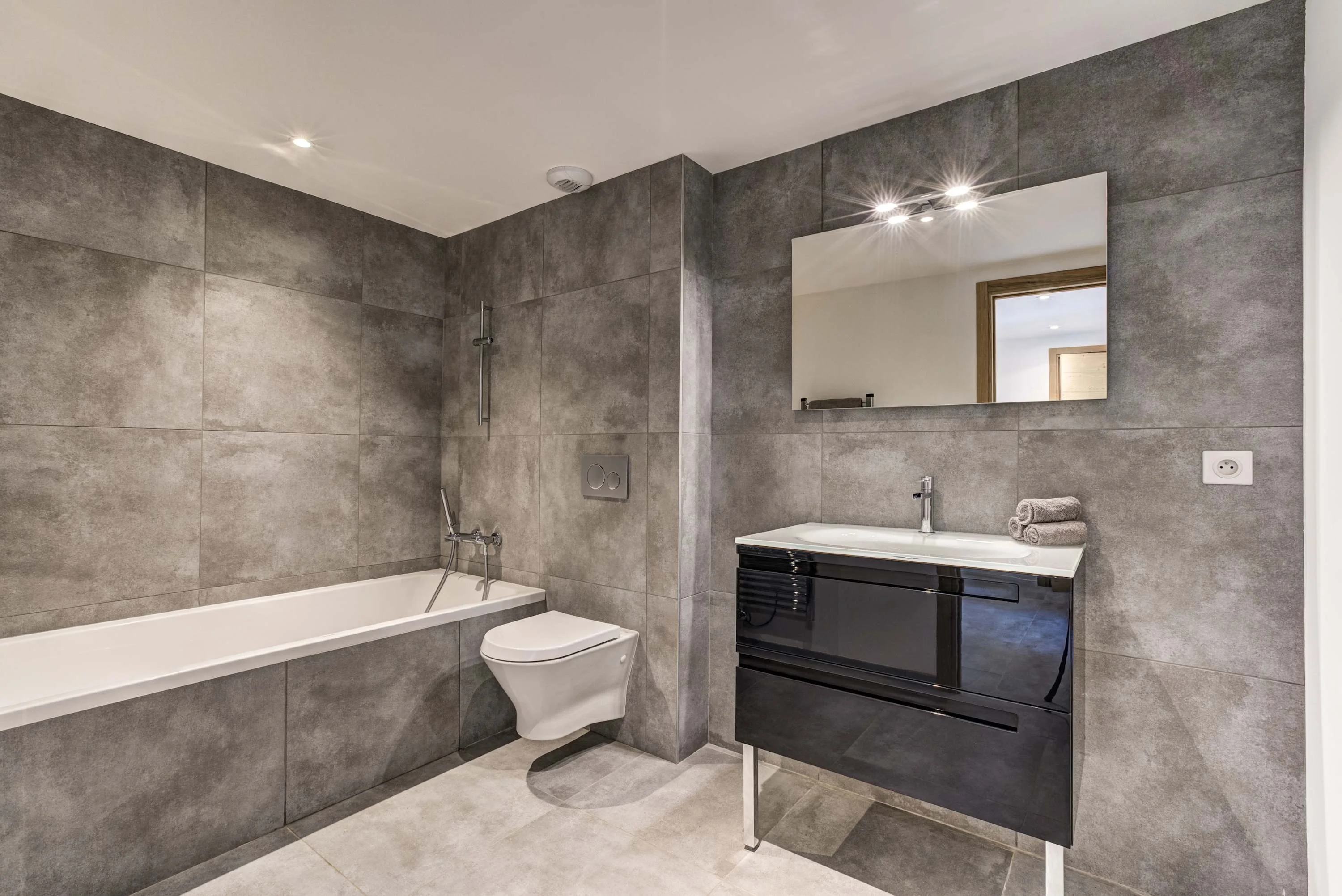 Downstairs family bathroom with bath