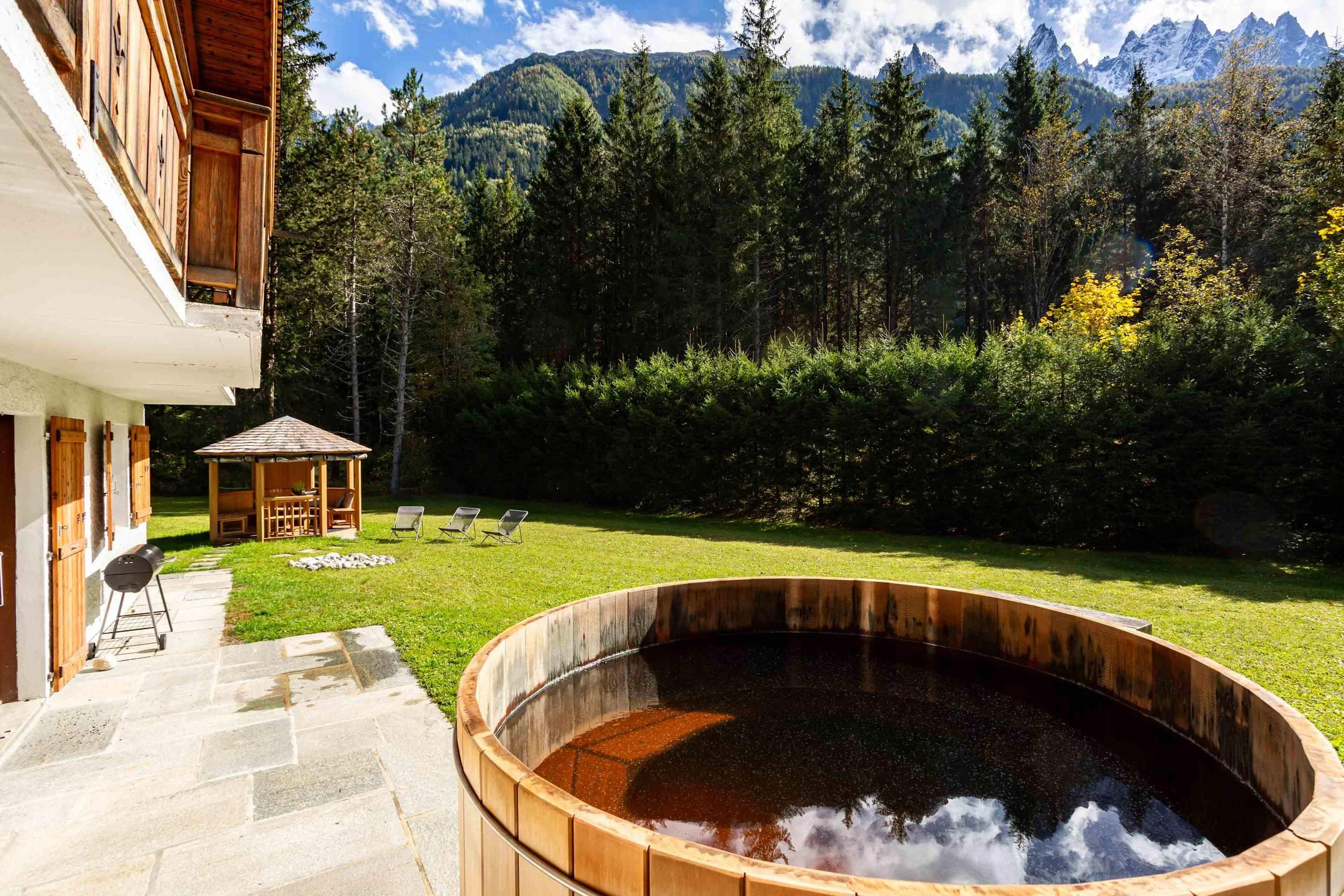 The nordic bath with a glorious view of Les Drus mountains