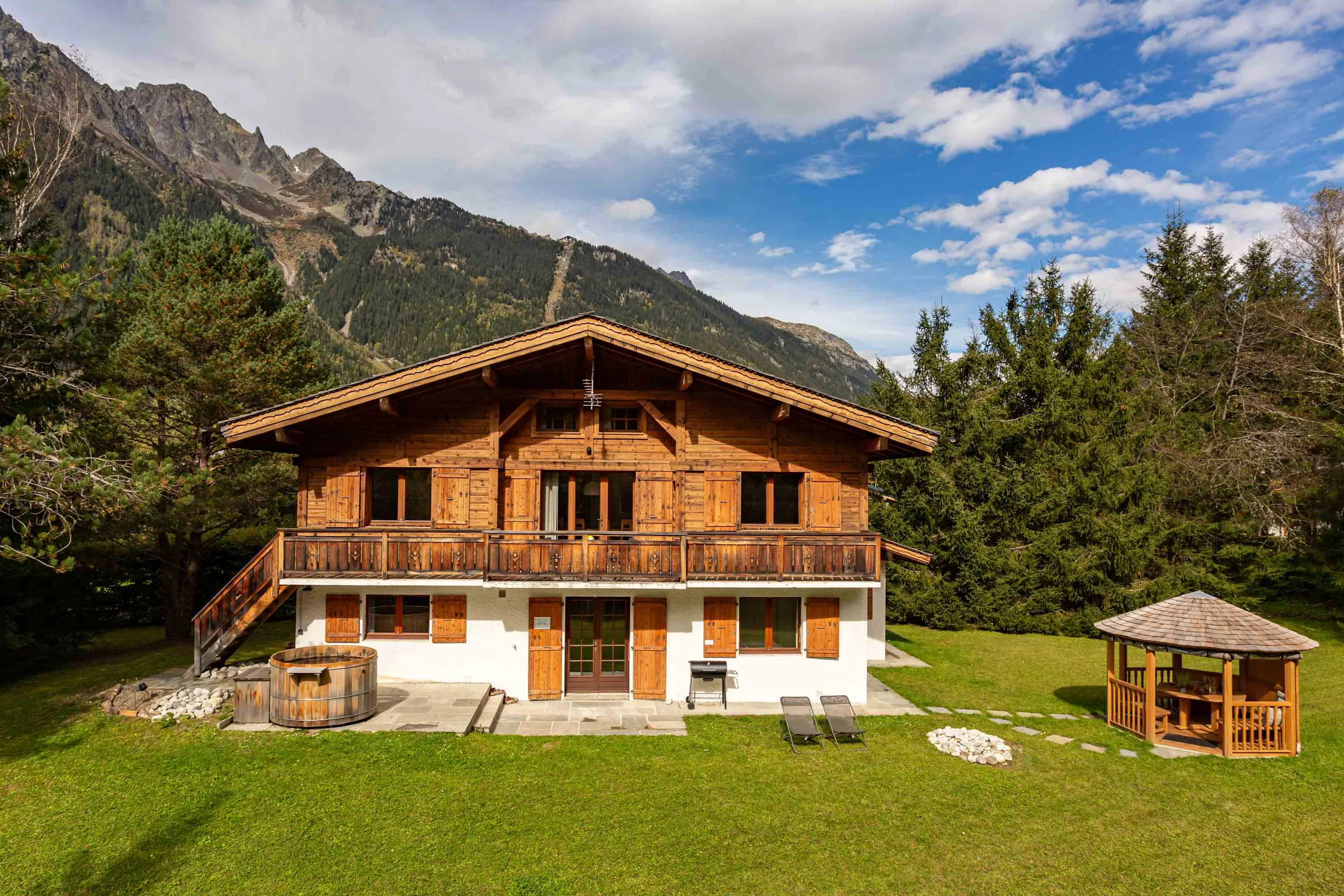 Chalet Tricouni basking in the sun