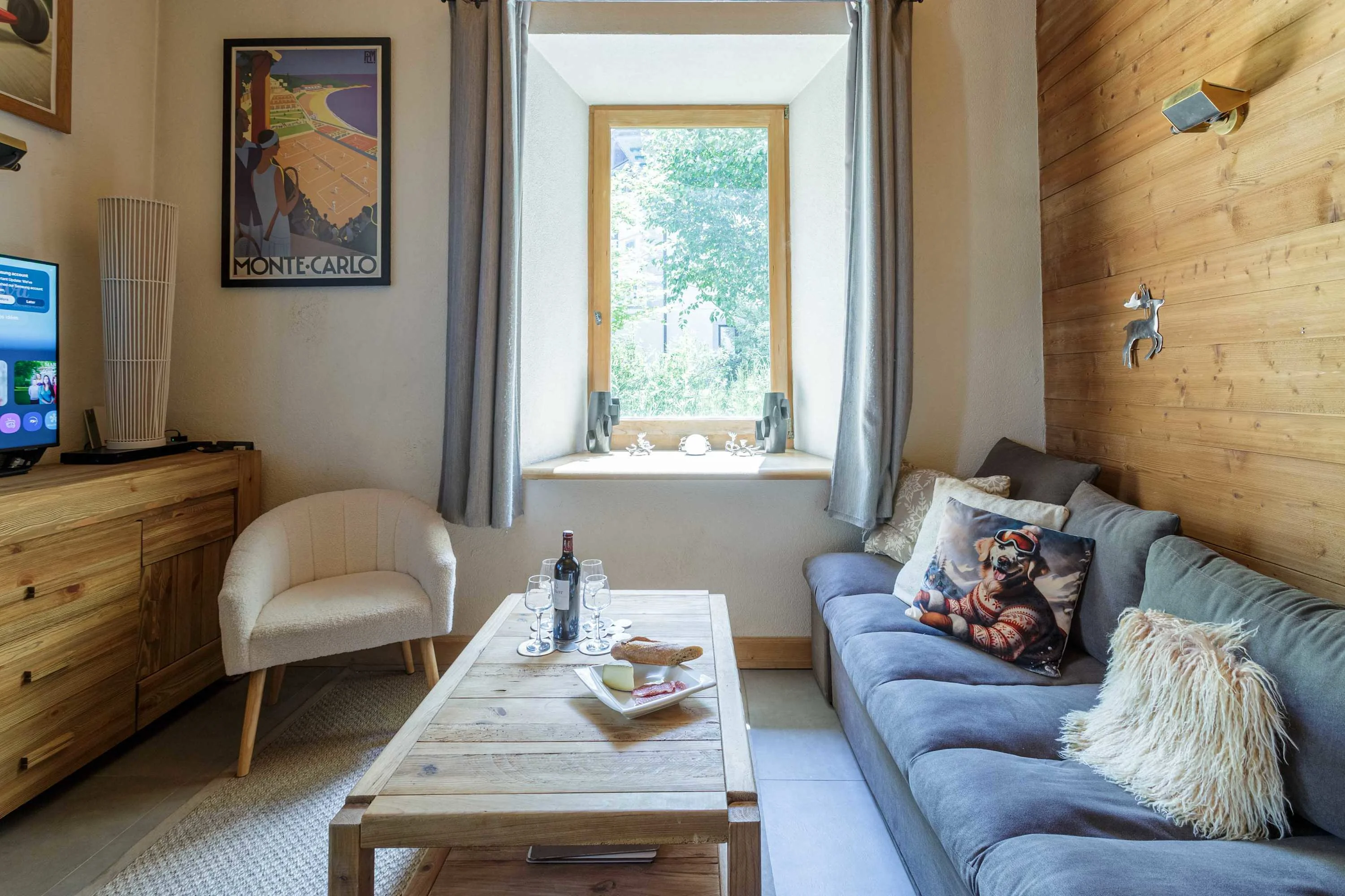 Comfy lounge with sofabed
