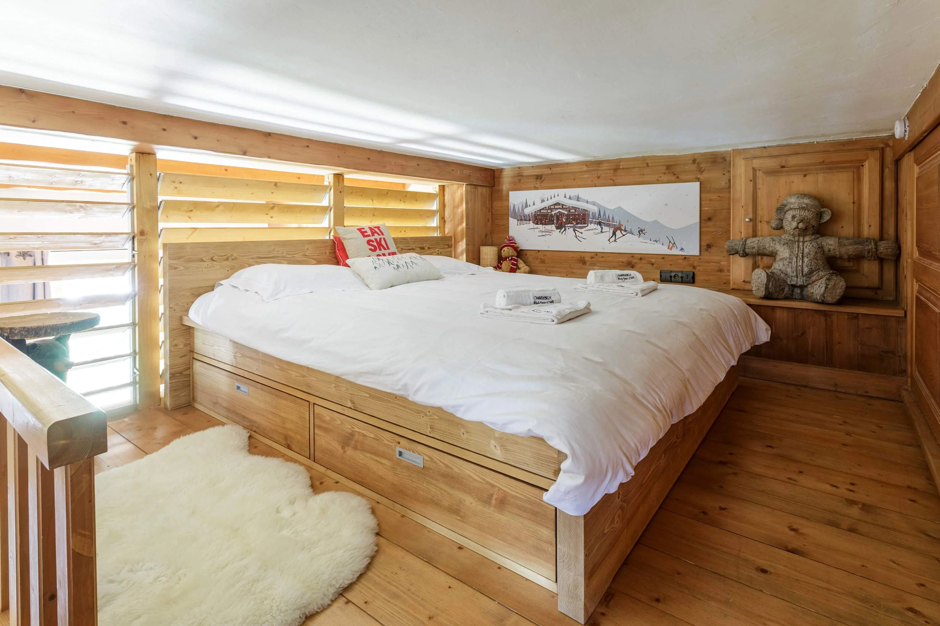 King bed on mezzanine level
