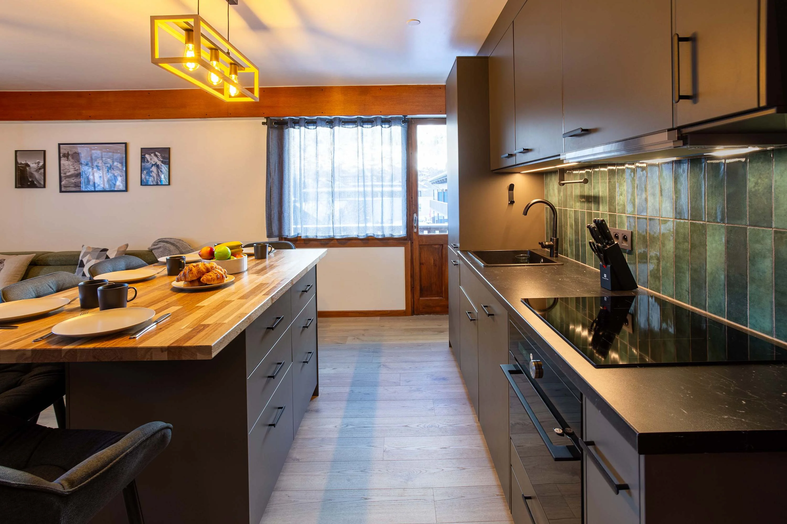 Fully equipped kitchen with dining island