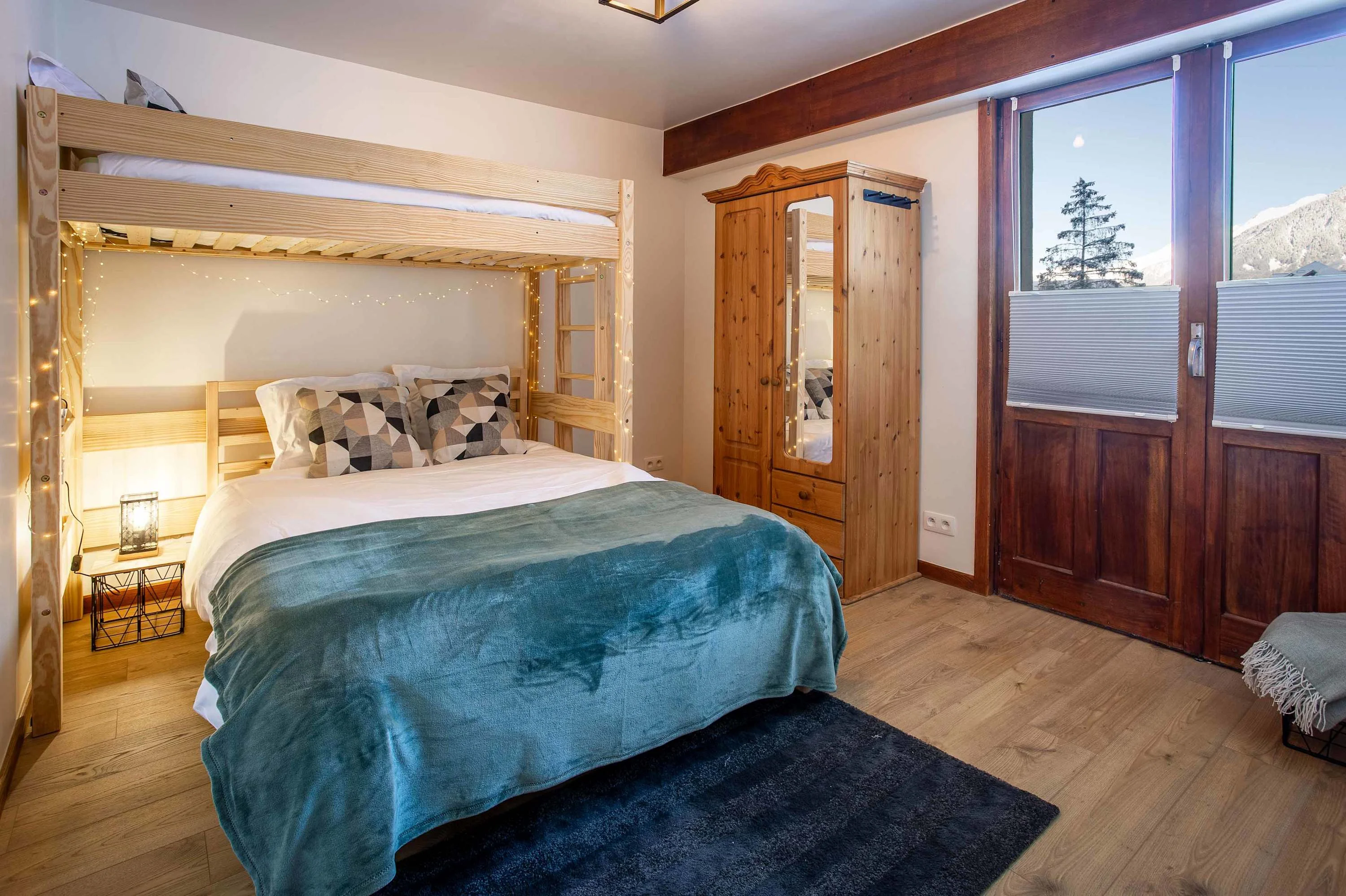 Master double bedroom with single bed above