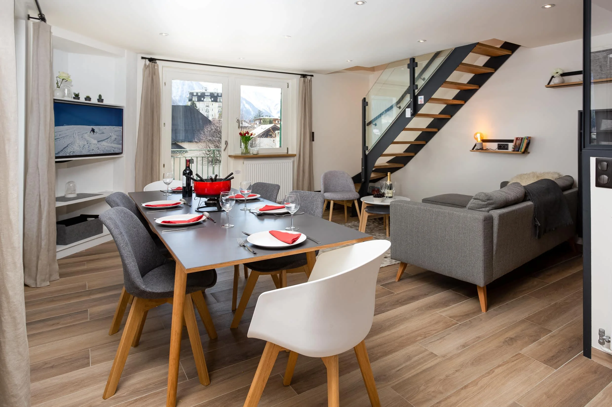 Dining table seats 6-8