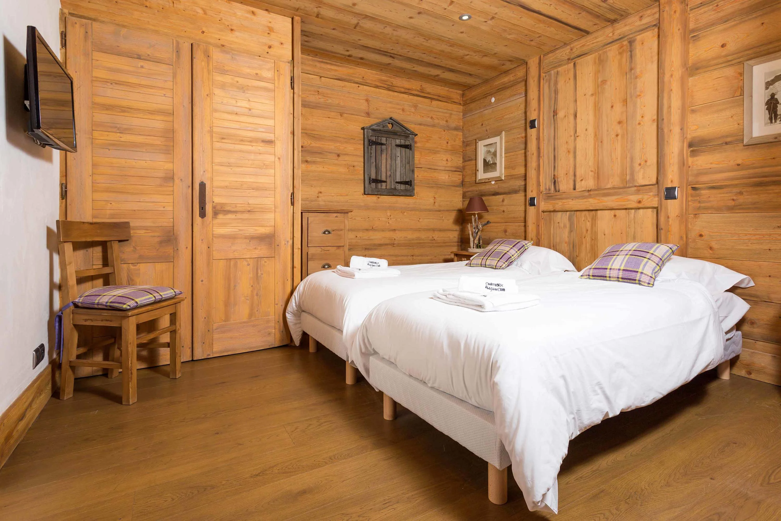 Third downstairs bedroom can also be flexibly made as king or twin