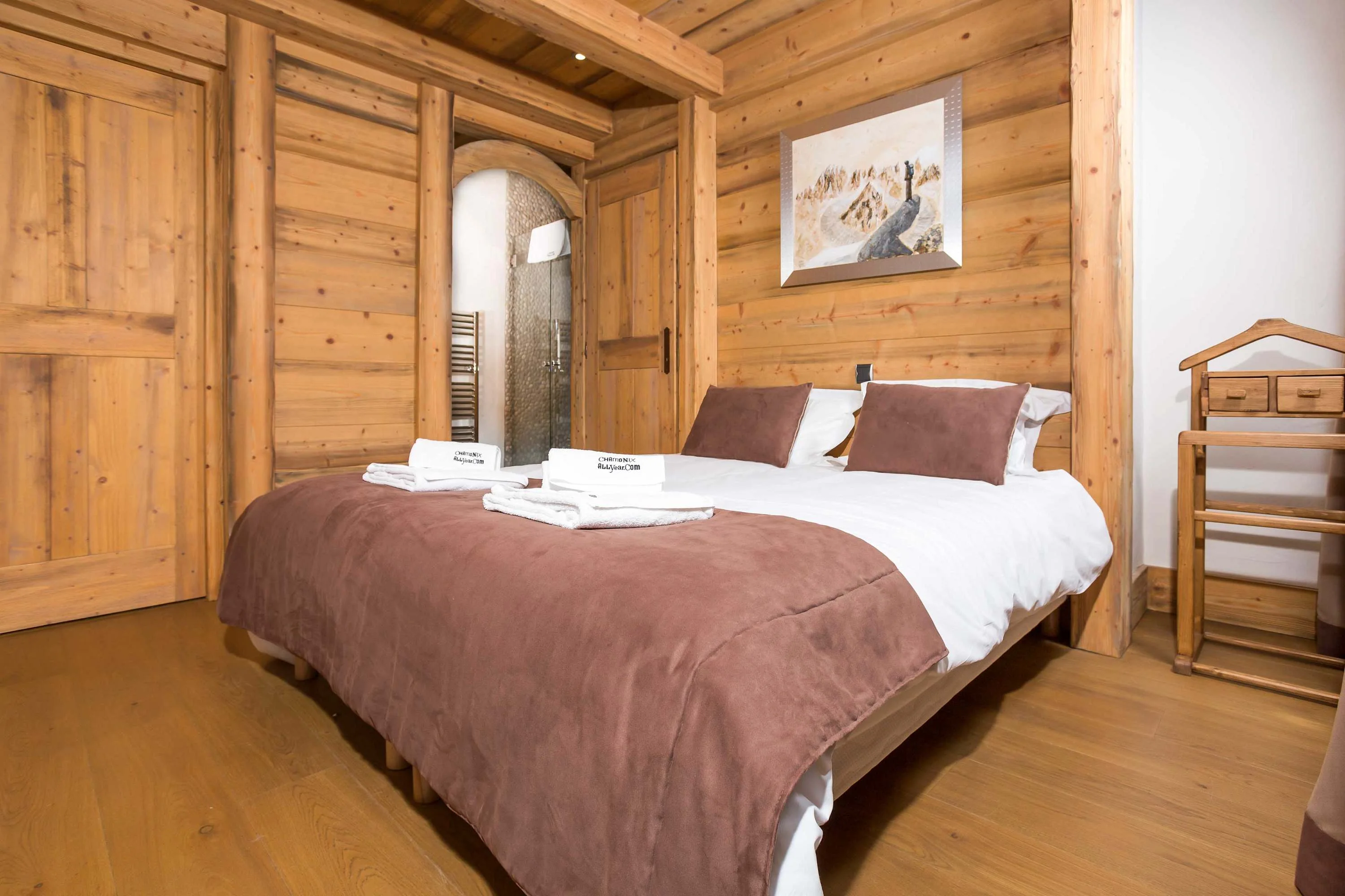 Second upstairs bedroom also has ensuite bathroom