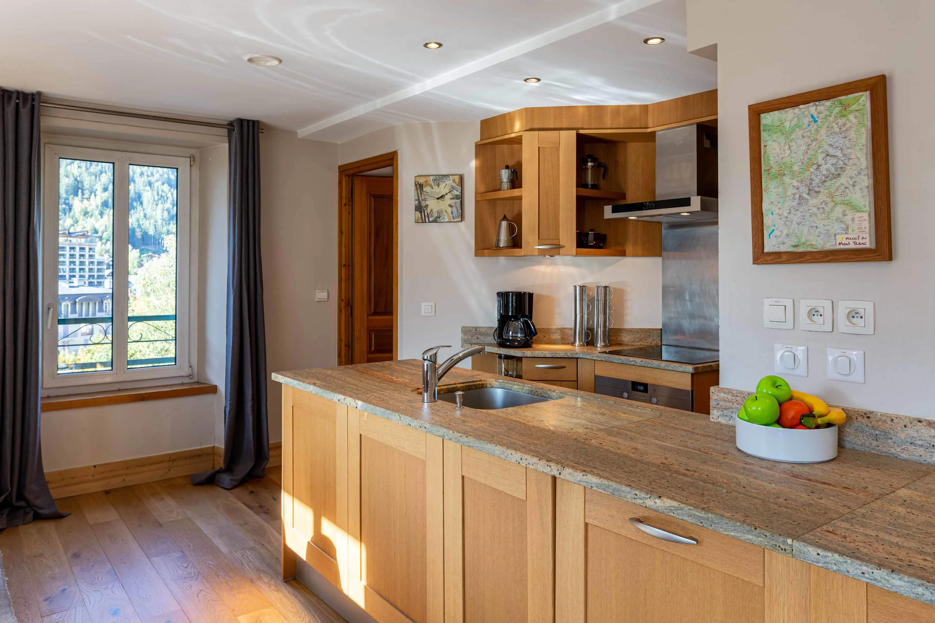 Large, fully equipped kitchen