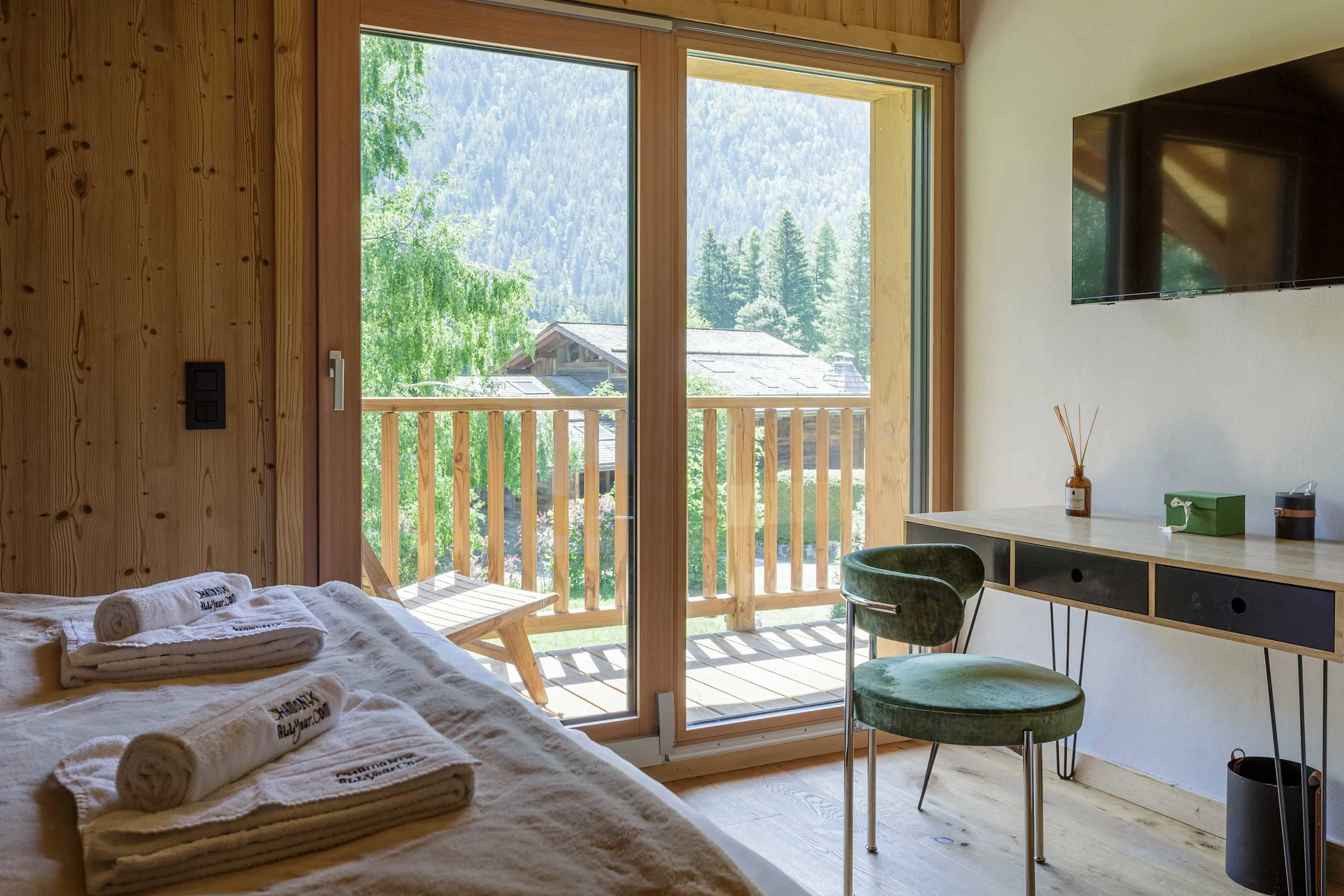 Double bedroom can be made into 2 singles