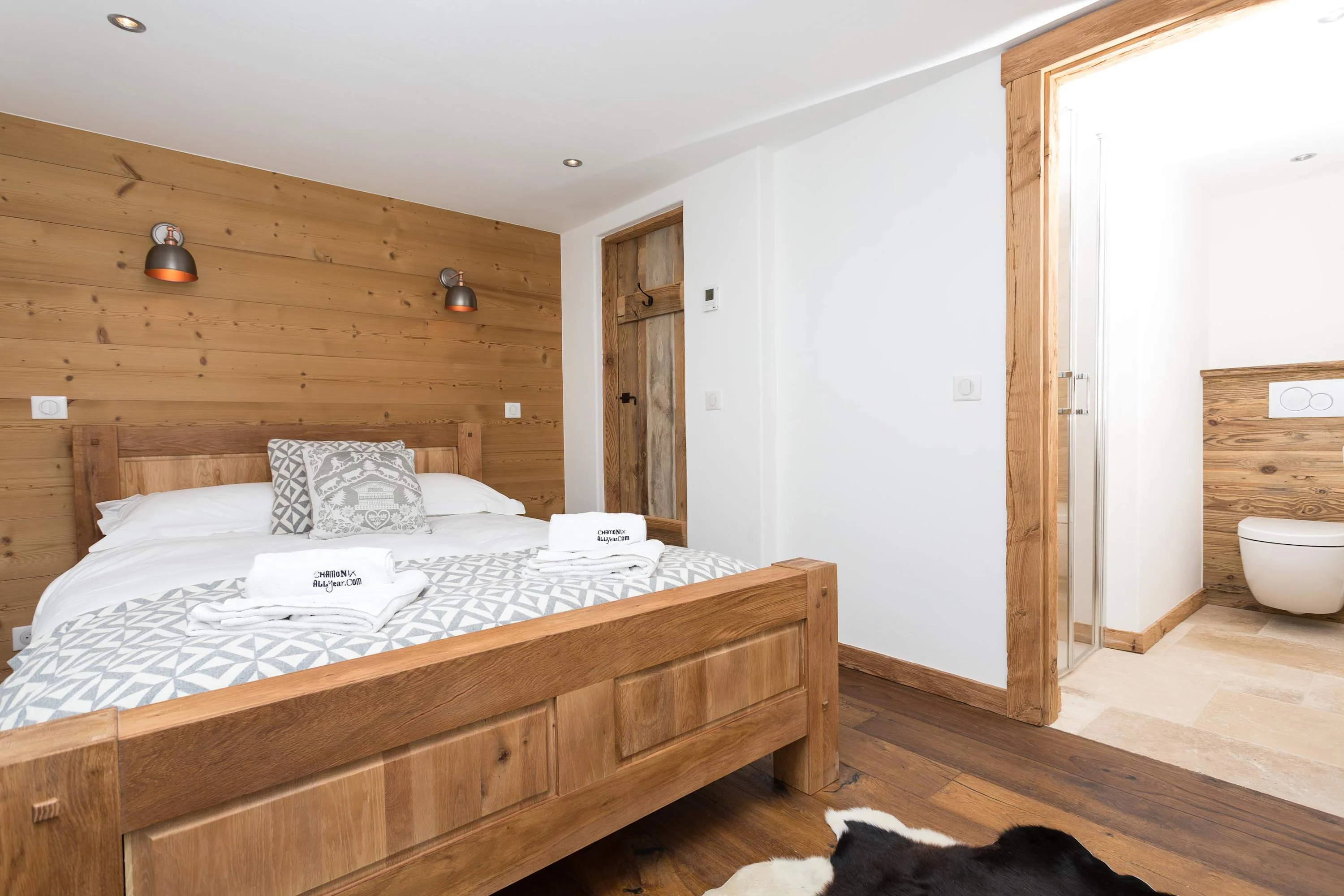 Lower ground-floor bedroom with double bed and ensuite bathroom