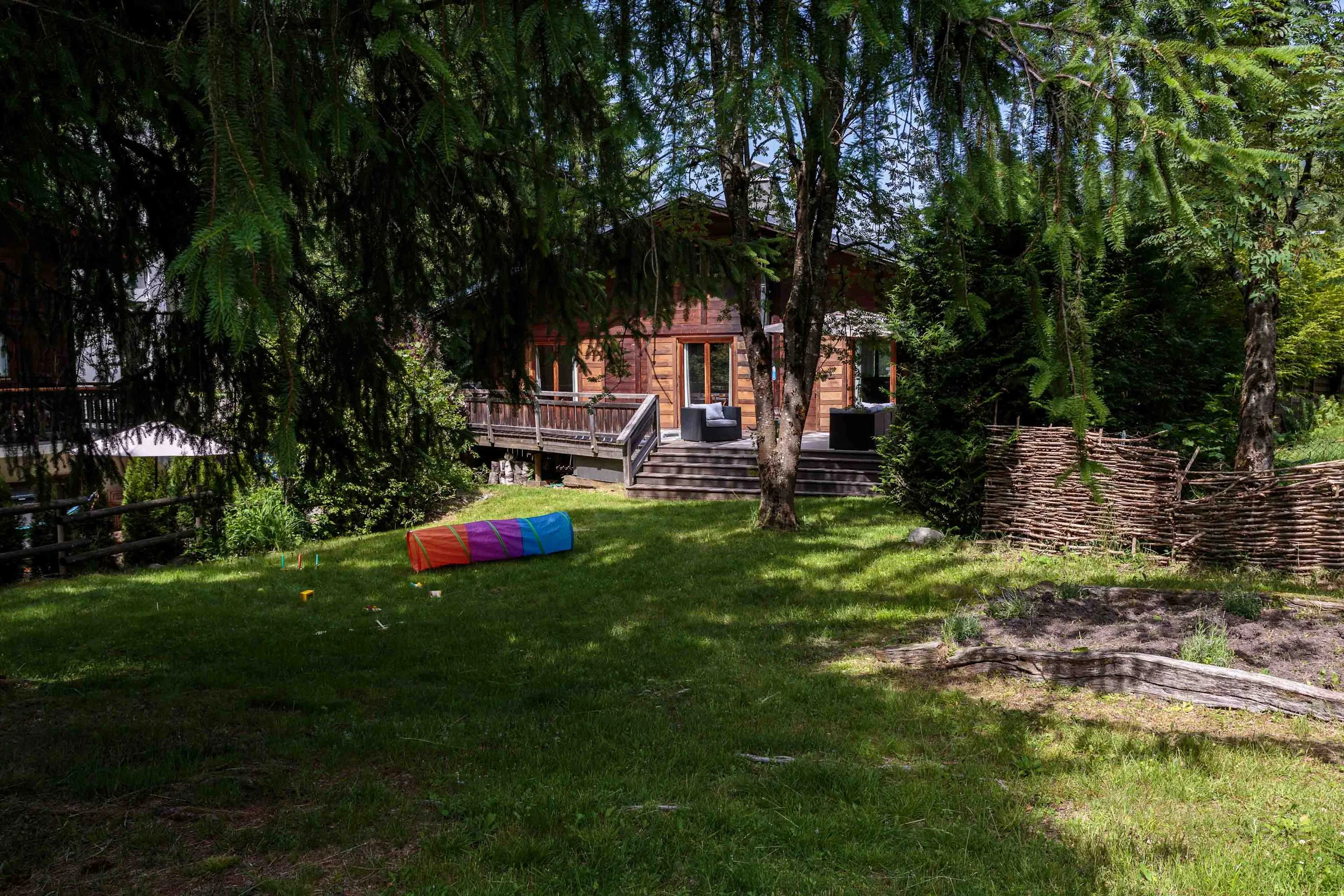 Beautiful garden at Chalet des Souchettes