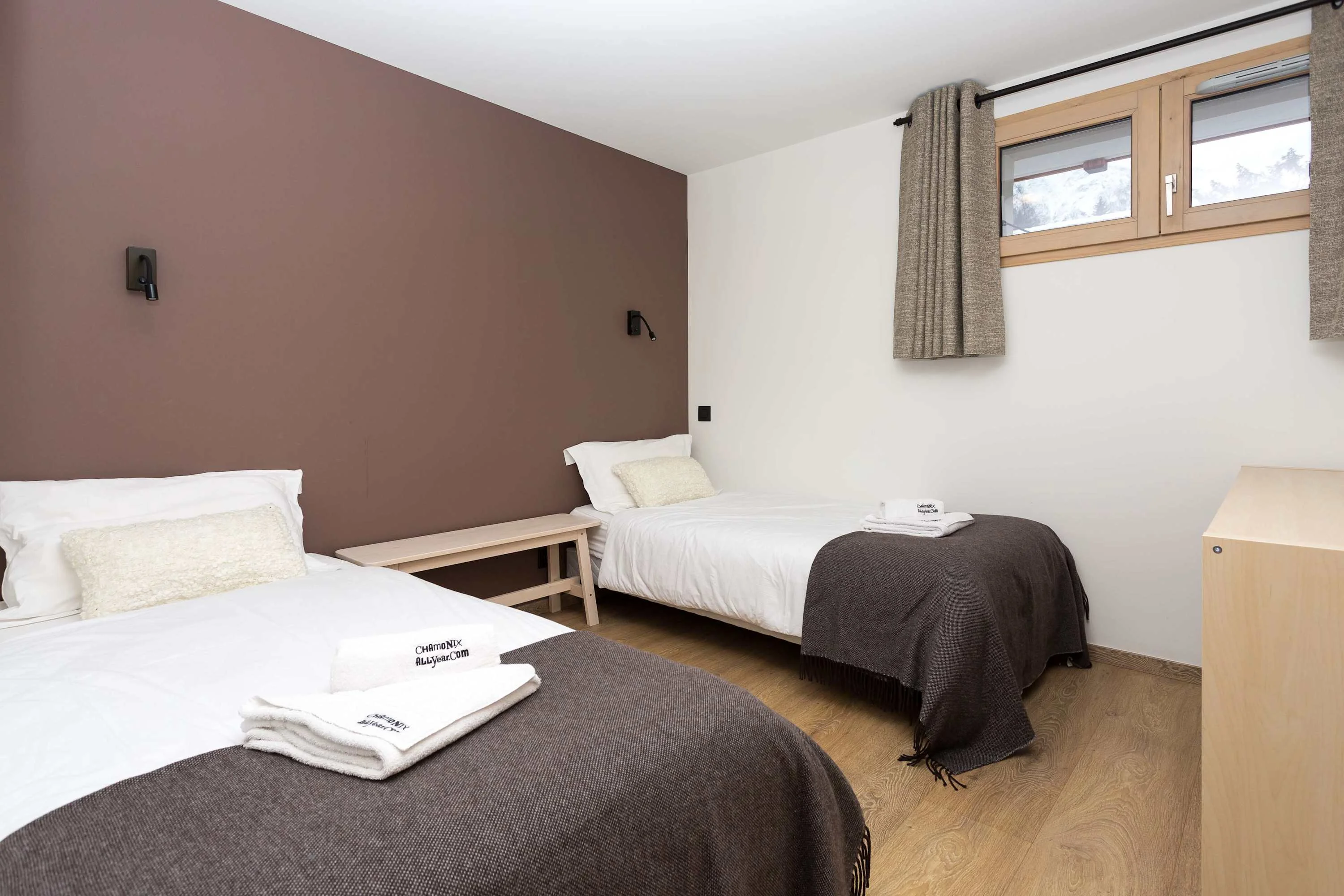 Second twin bedroom on lower ground floor