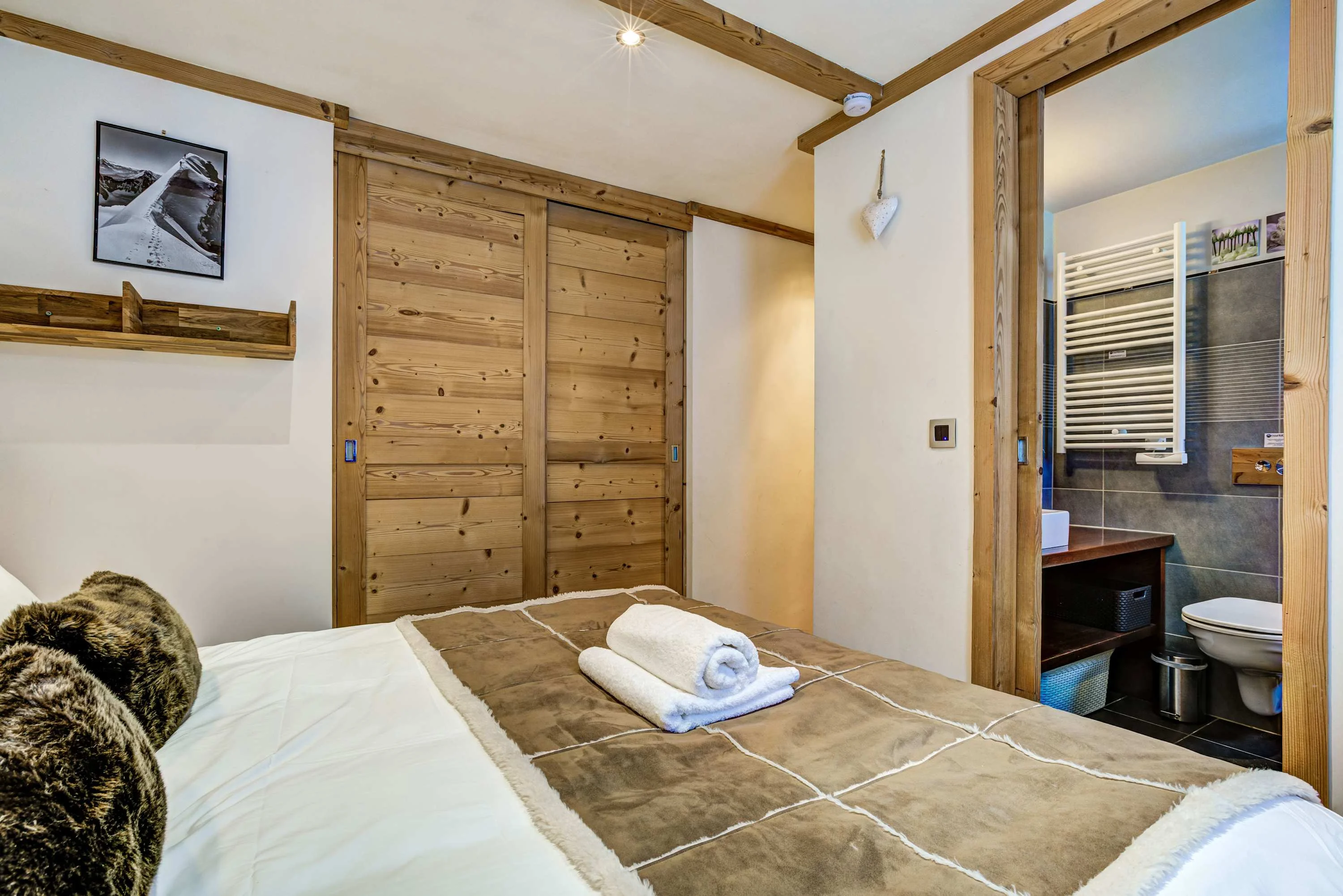 Double / Twin Bedroom with ensuite