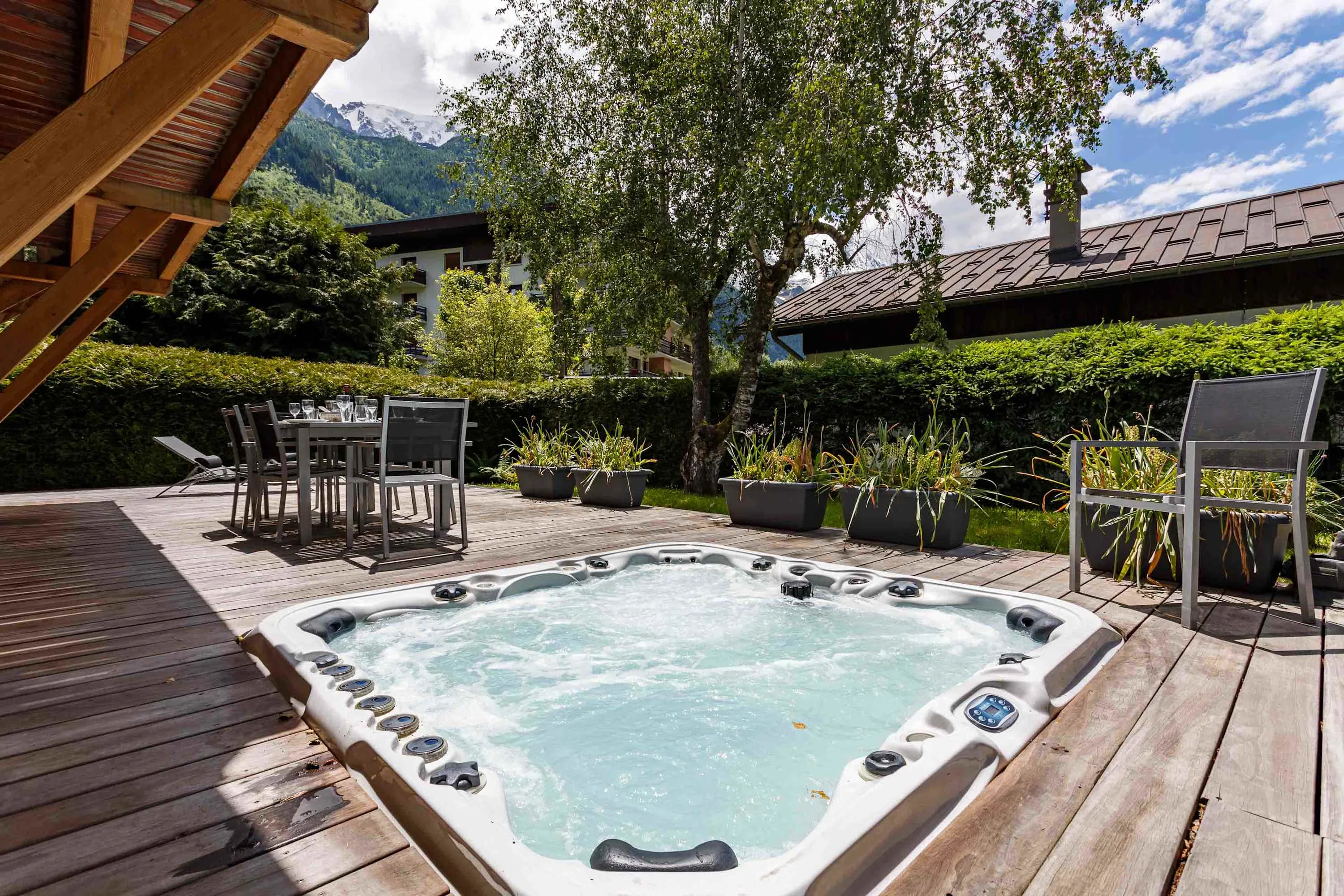 Private hot tub