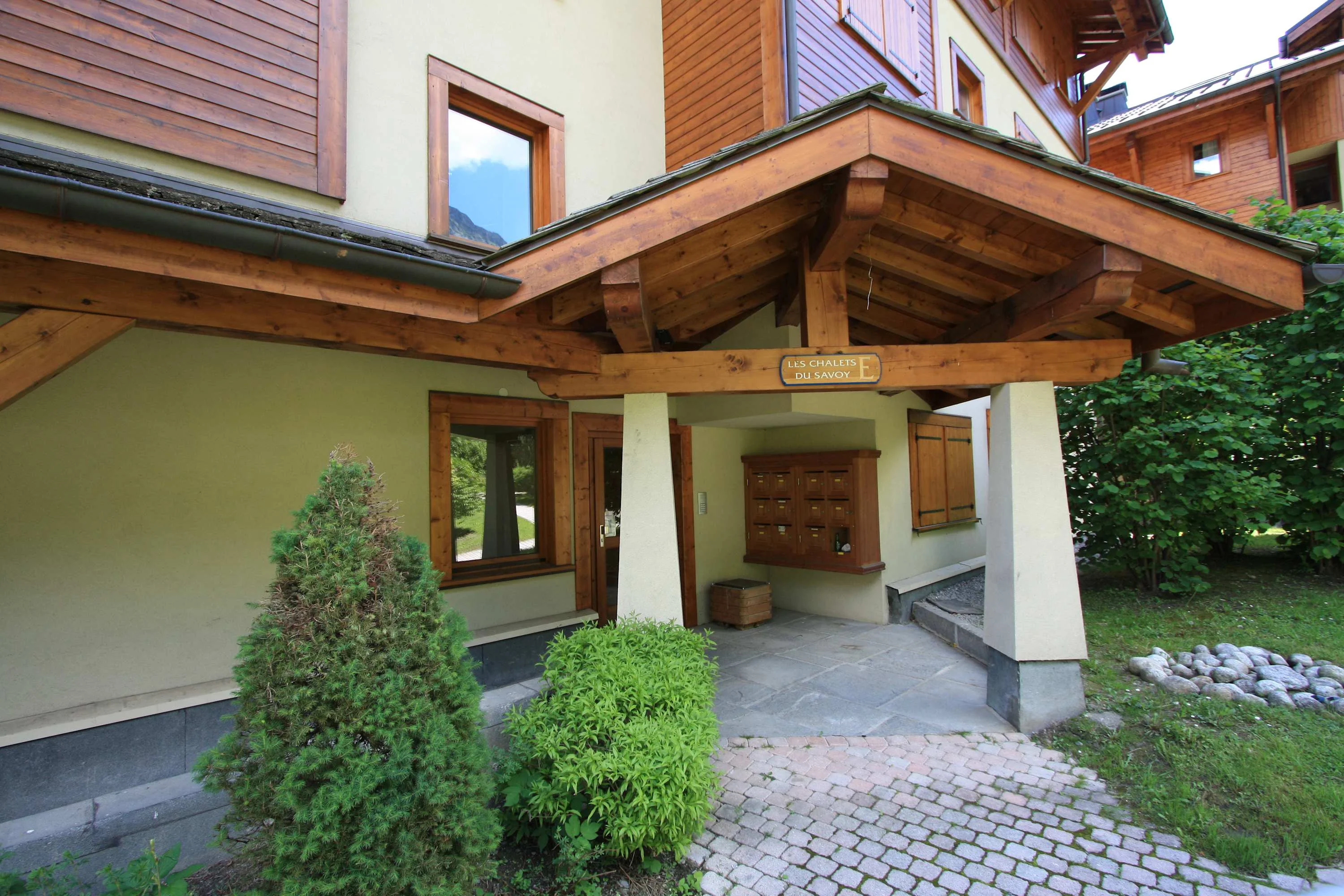 Entrance to Residence Les Chalets du Savoy