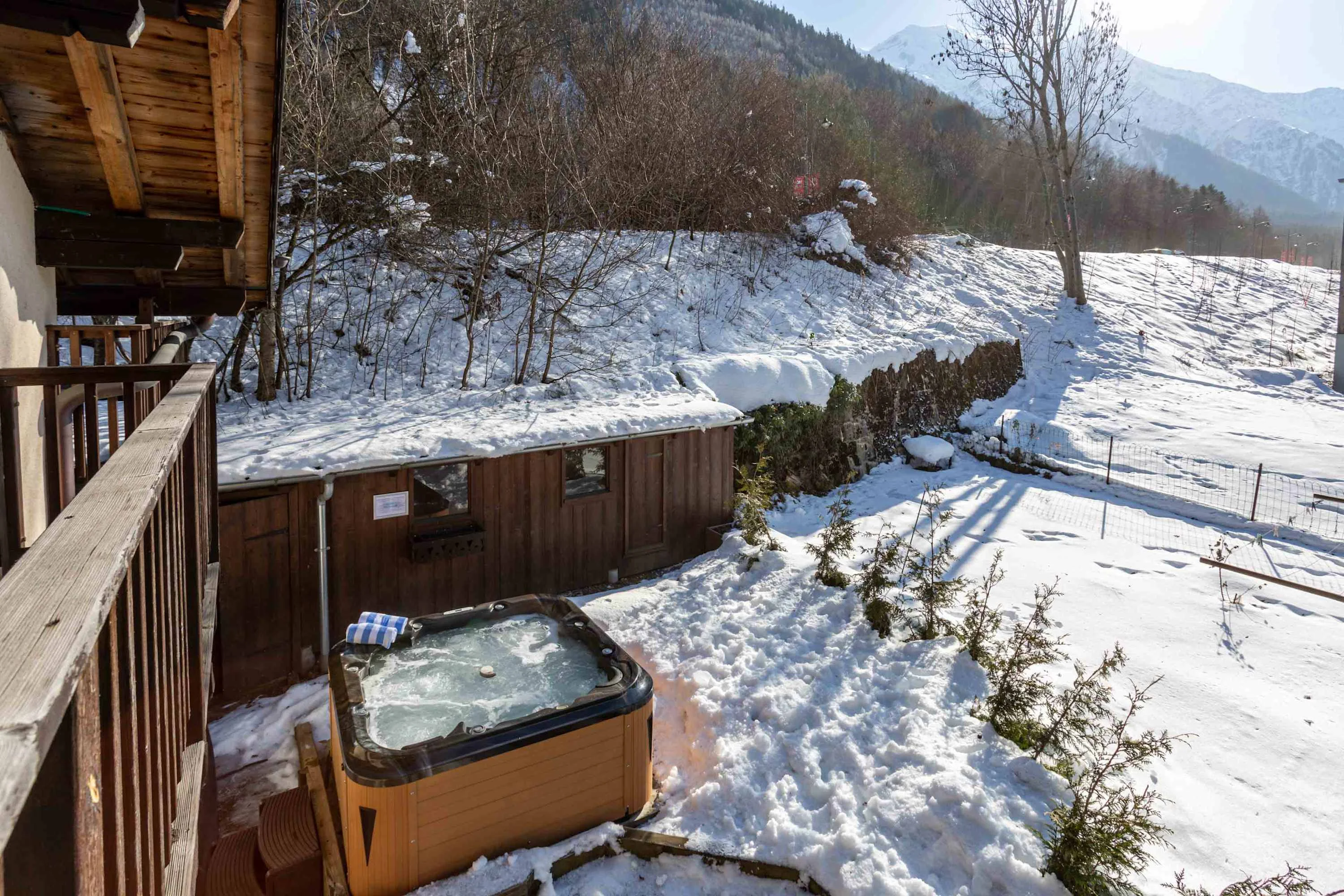 Garden & hot tub in Winter
