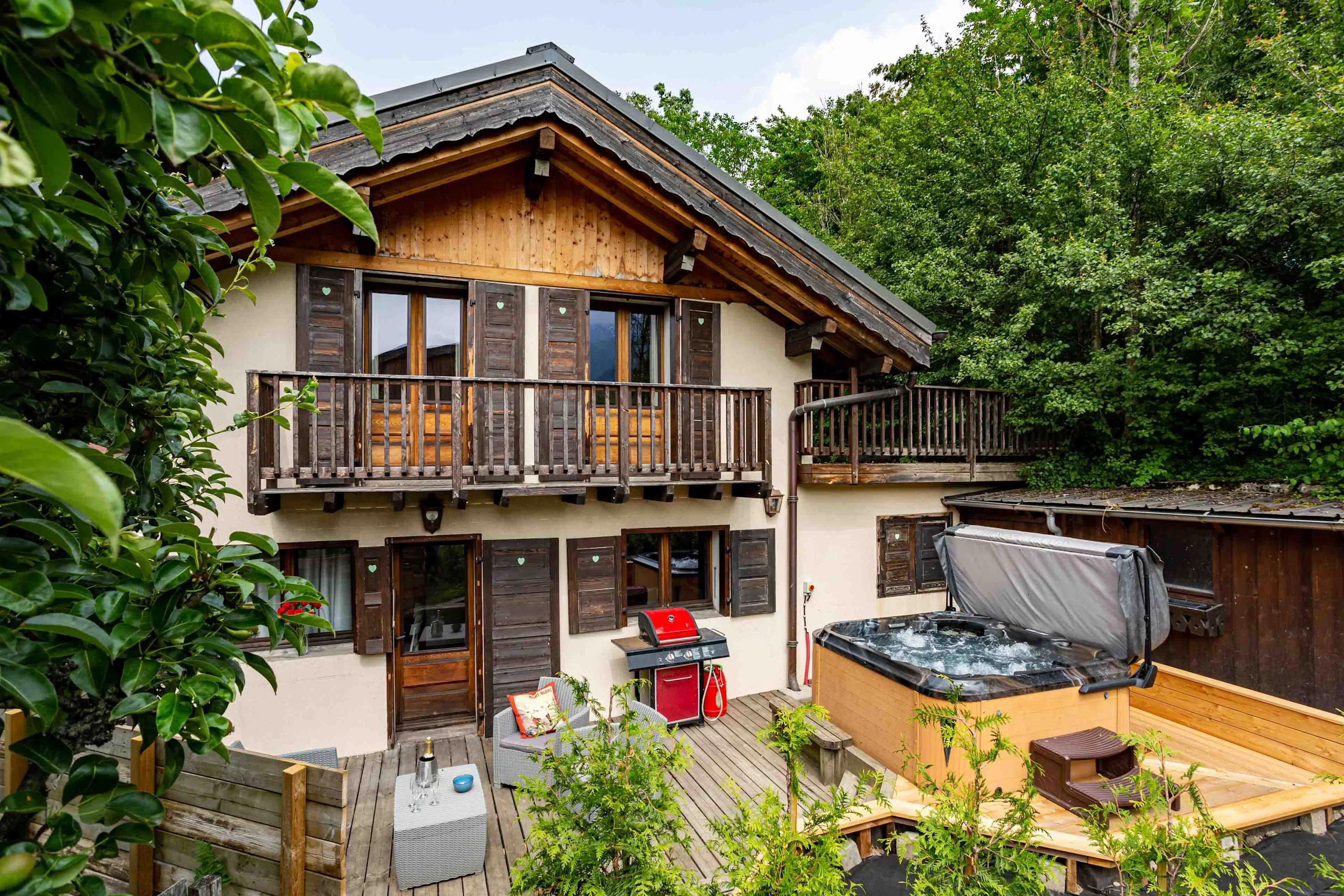 Chalet le Tremplin with hot tub