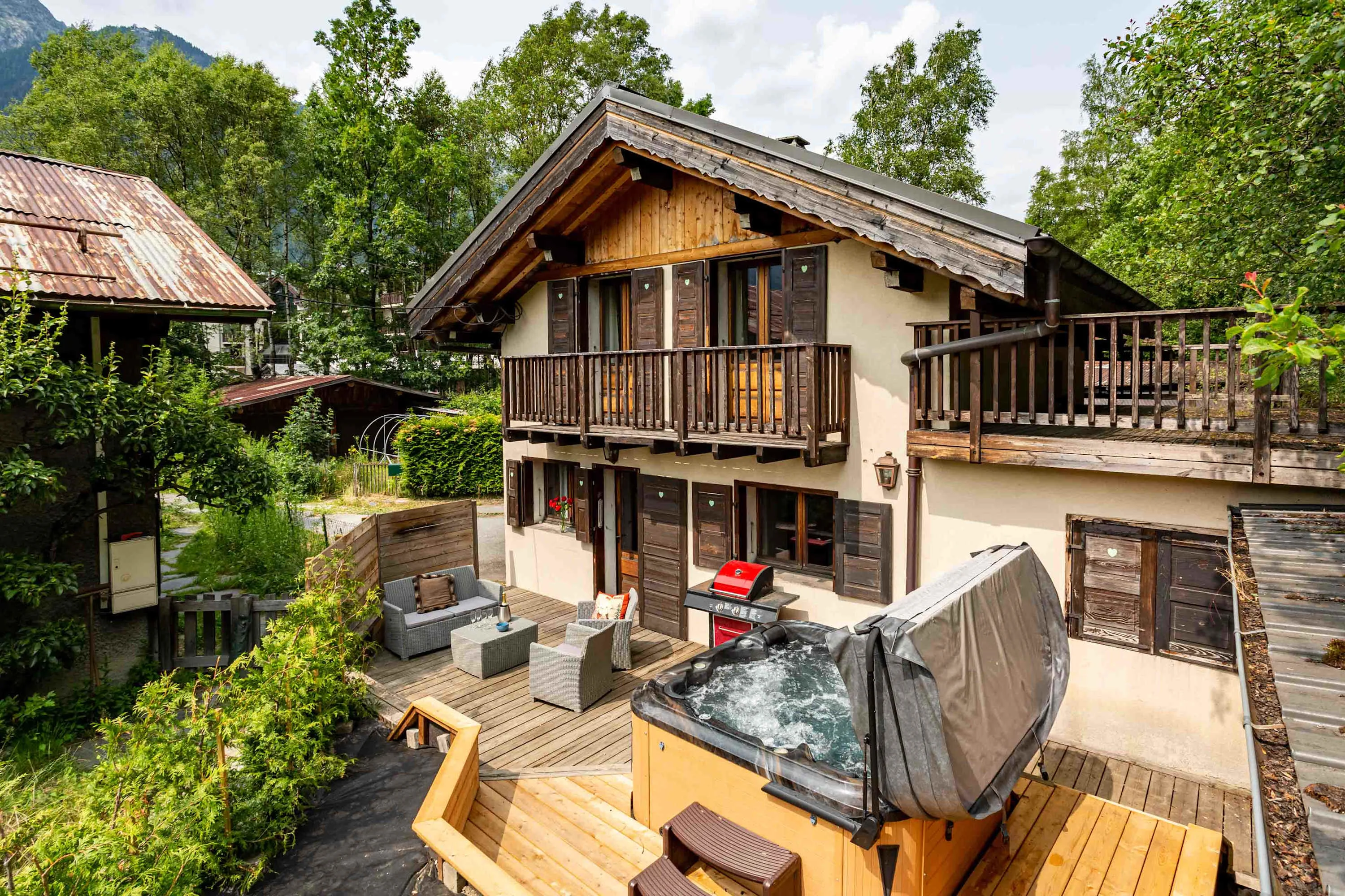 Chalet le Tremplin with hot tub