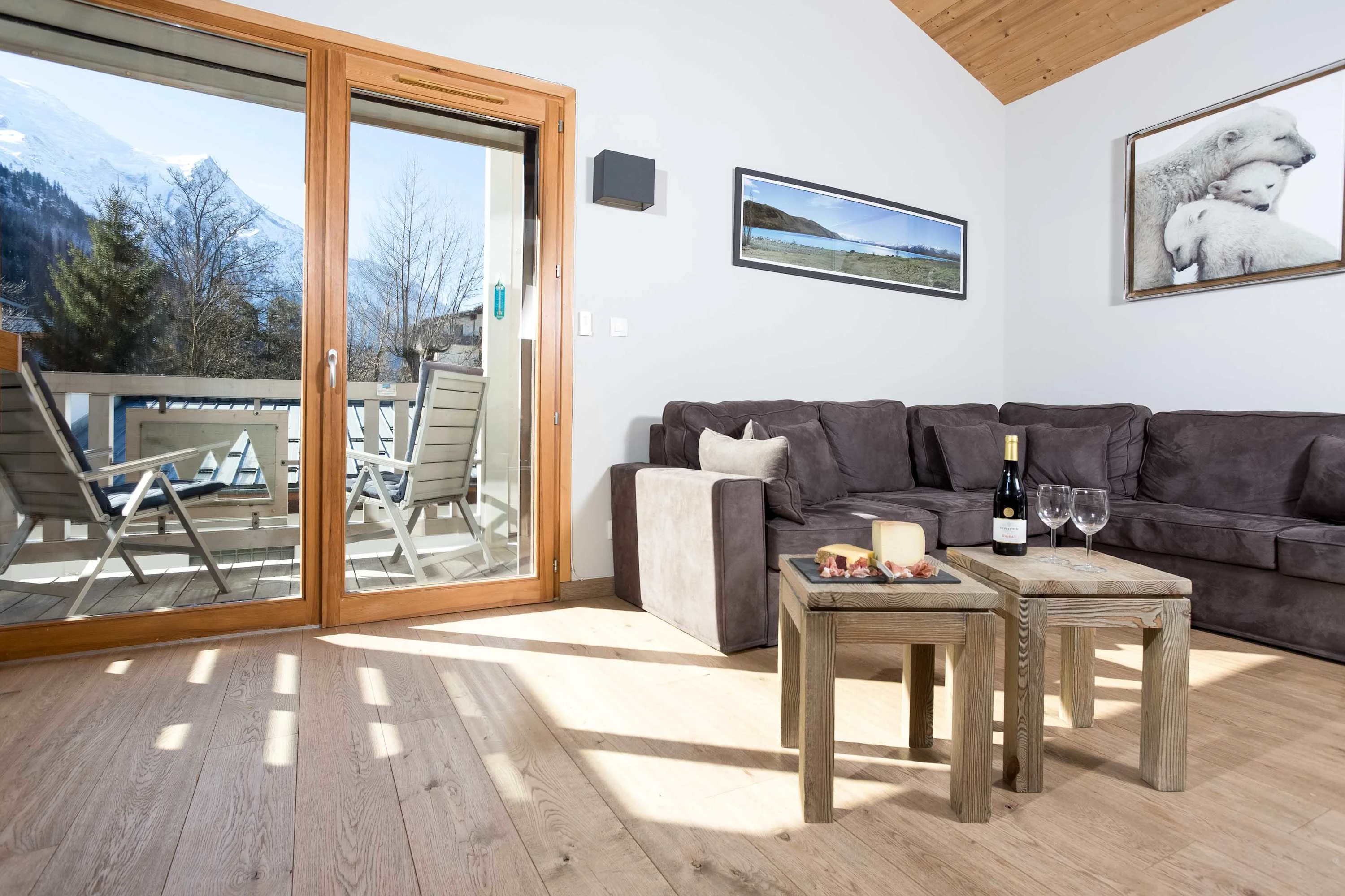 Lounge with south-facing balcony