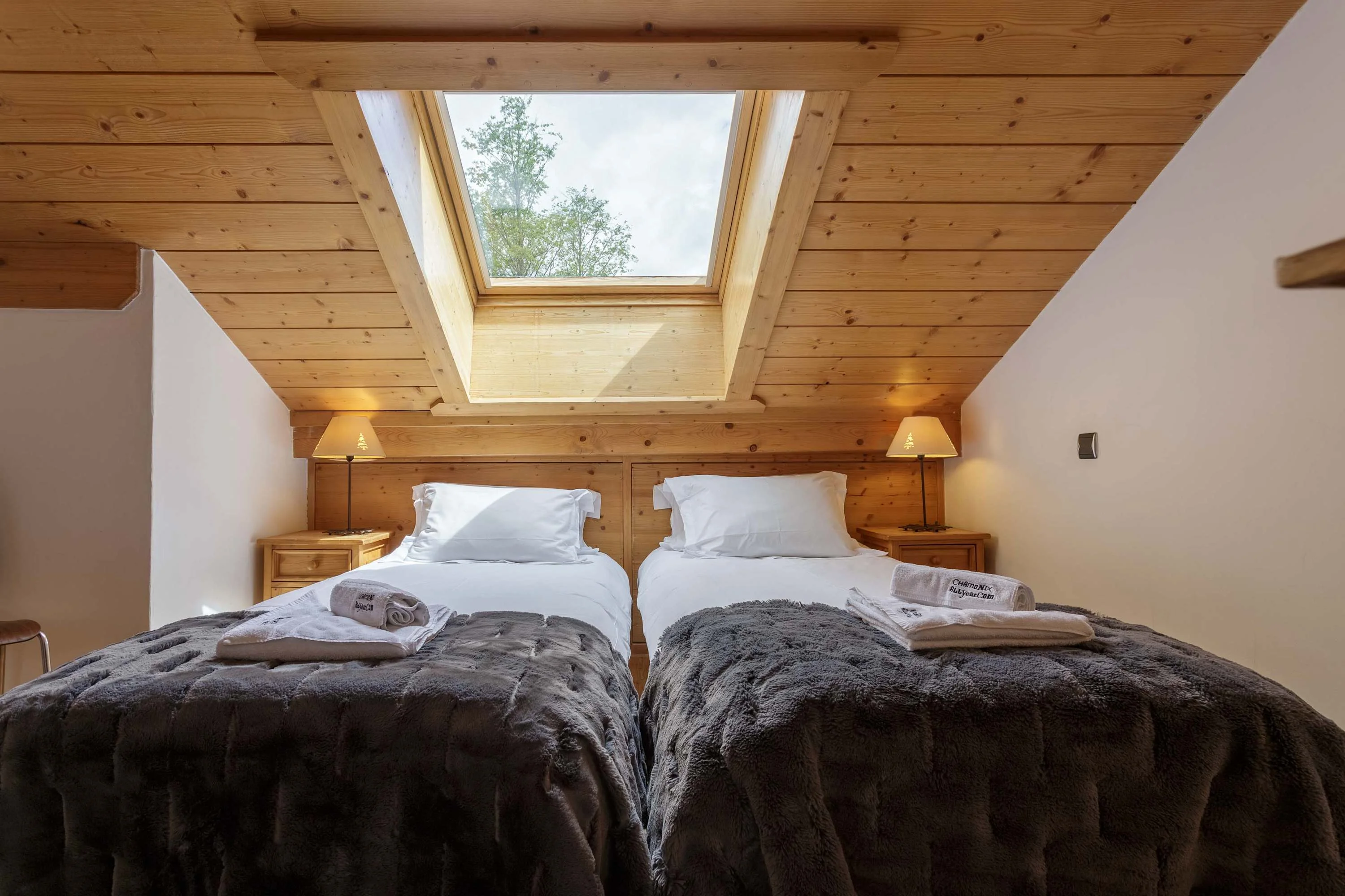 Twin bedroom