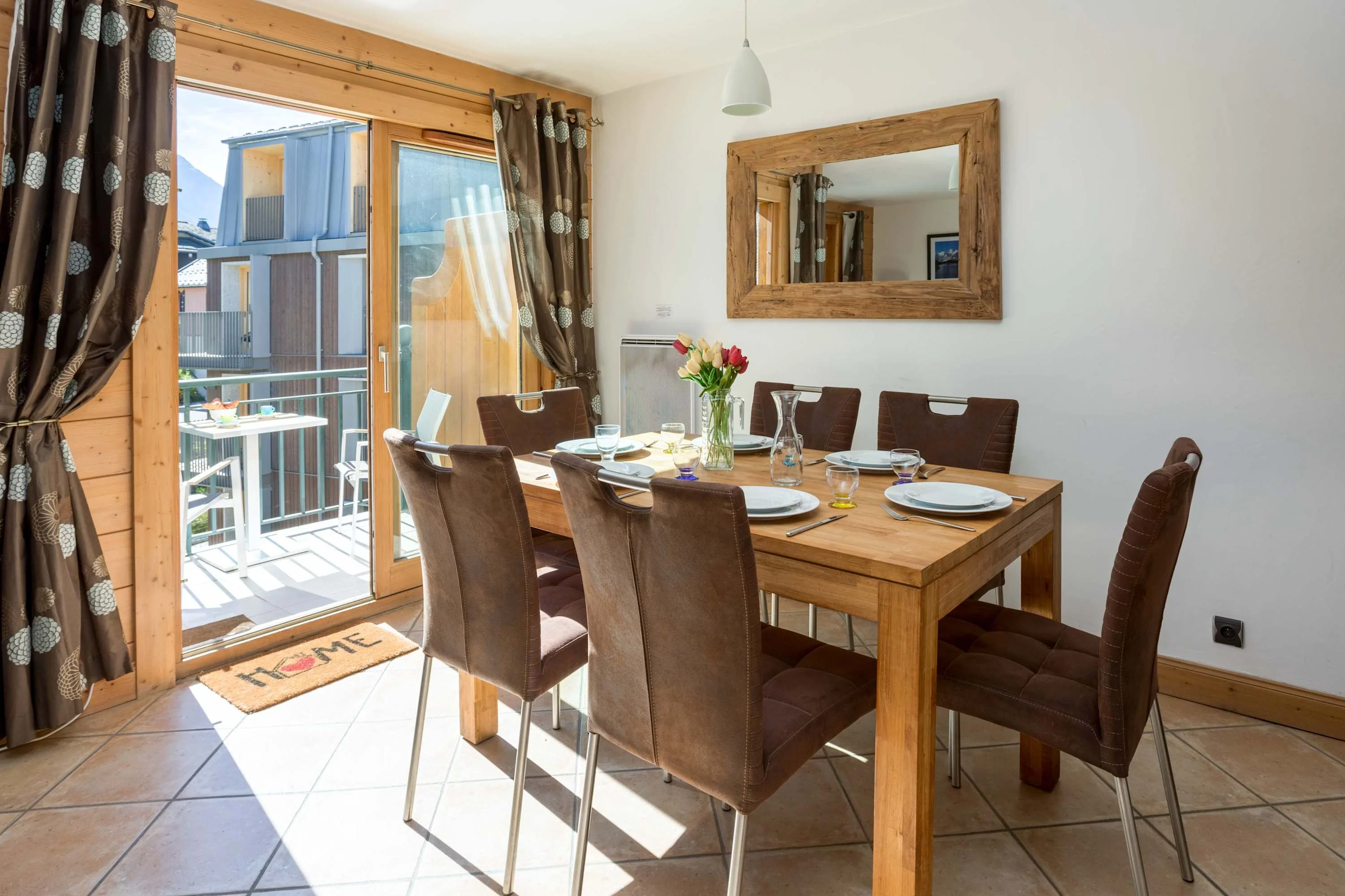 Dining table comfortably seats 6