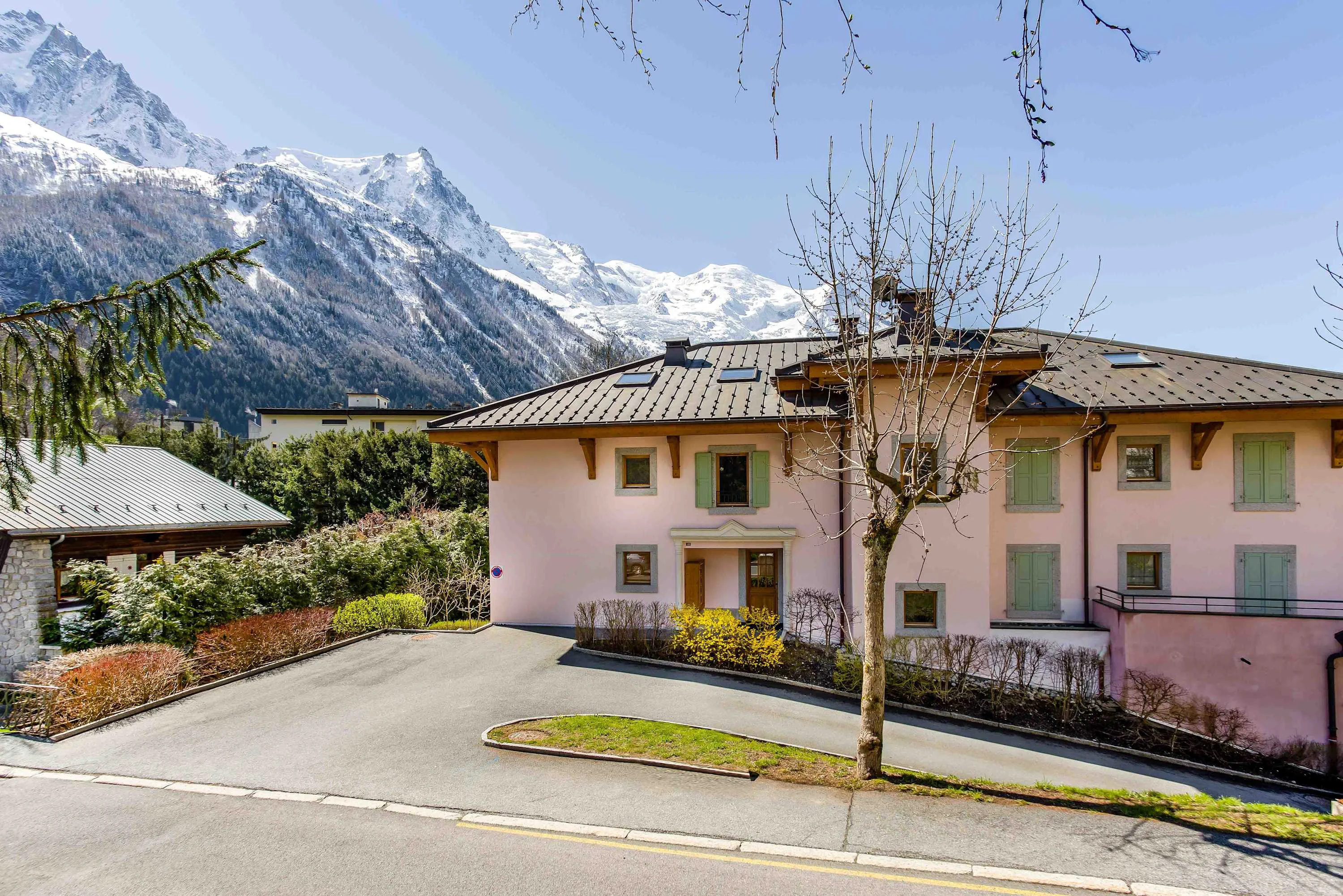 Exterior view of building & mountain views