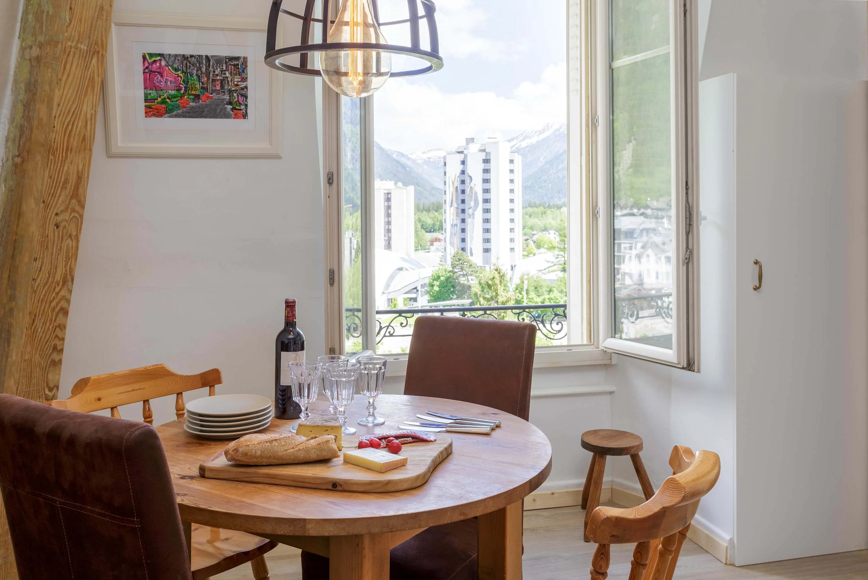 Dining table seats 4