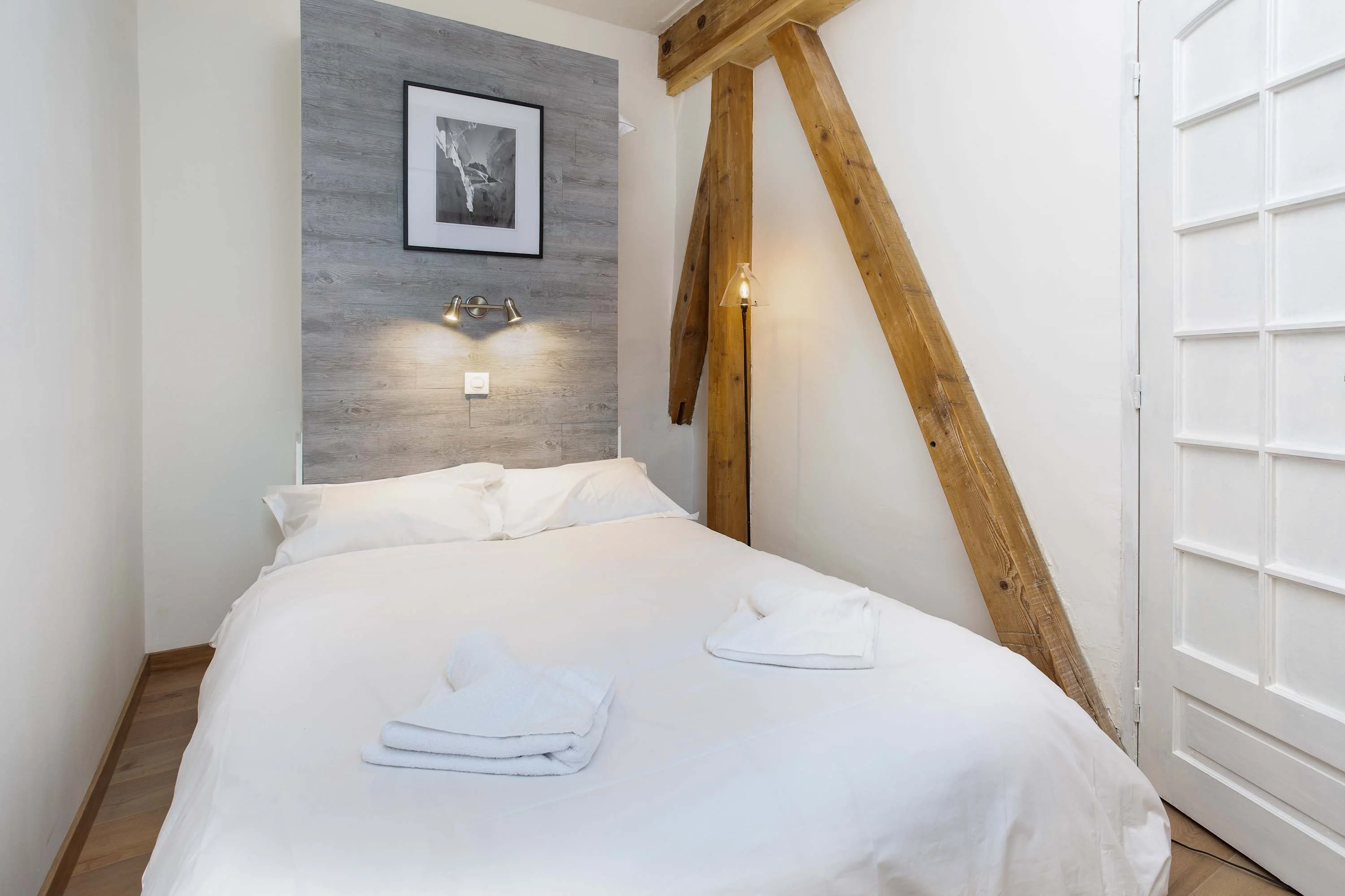 Bedroom with double bed