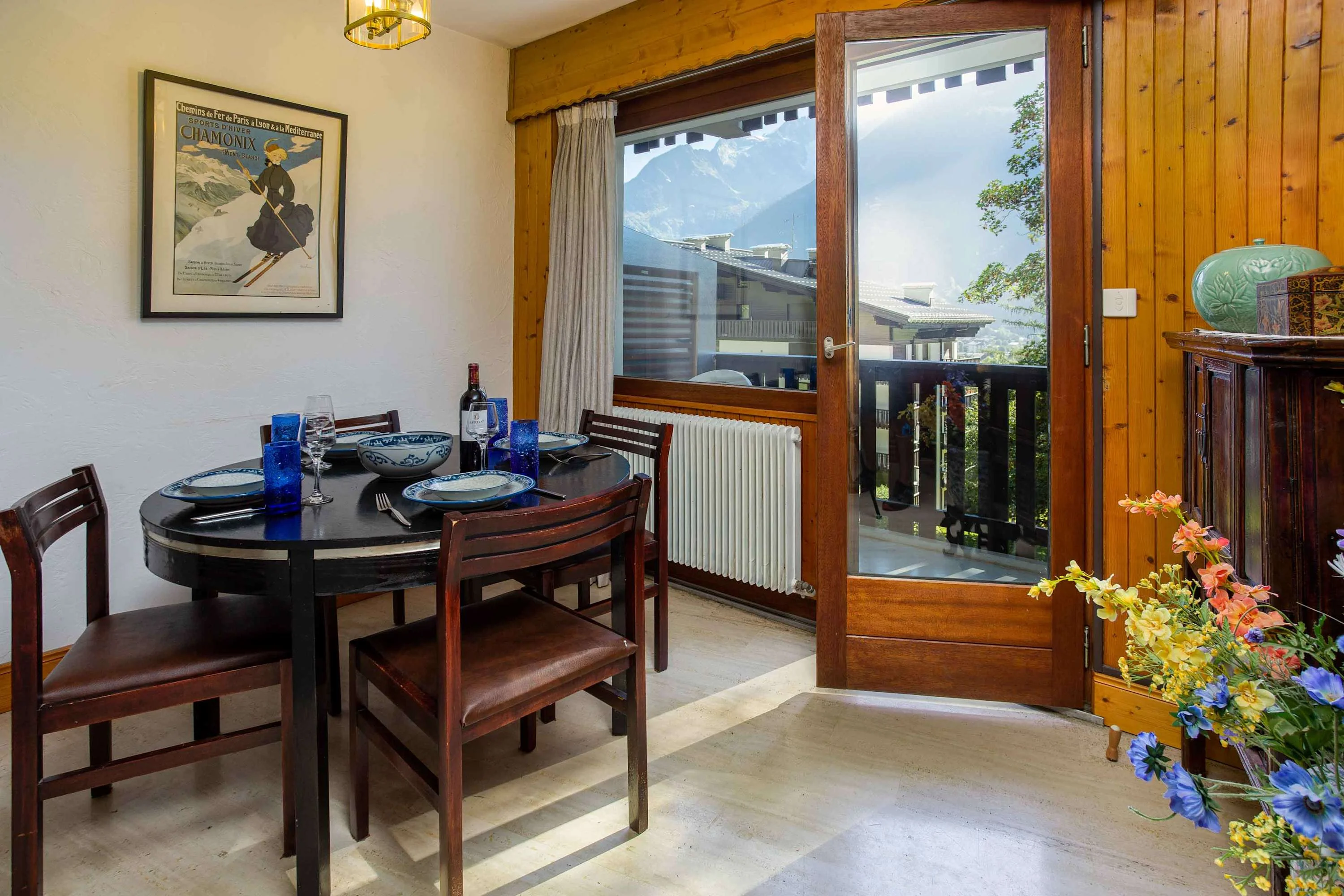 Dining area leading onto the balcony