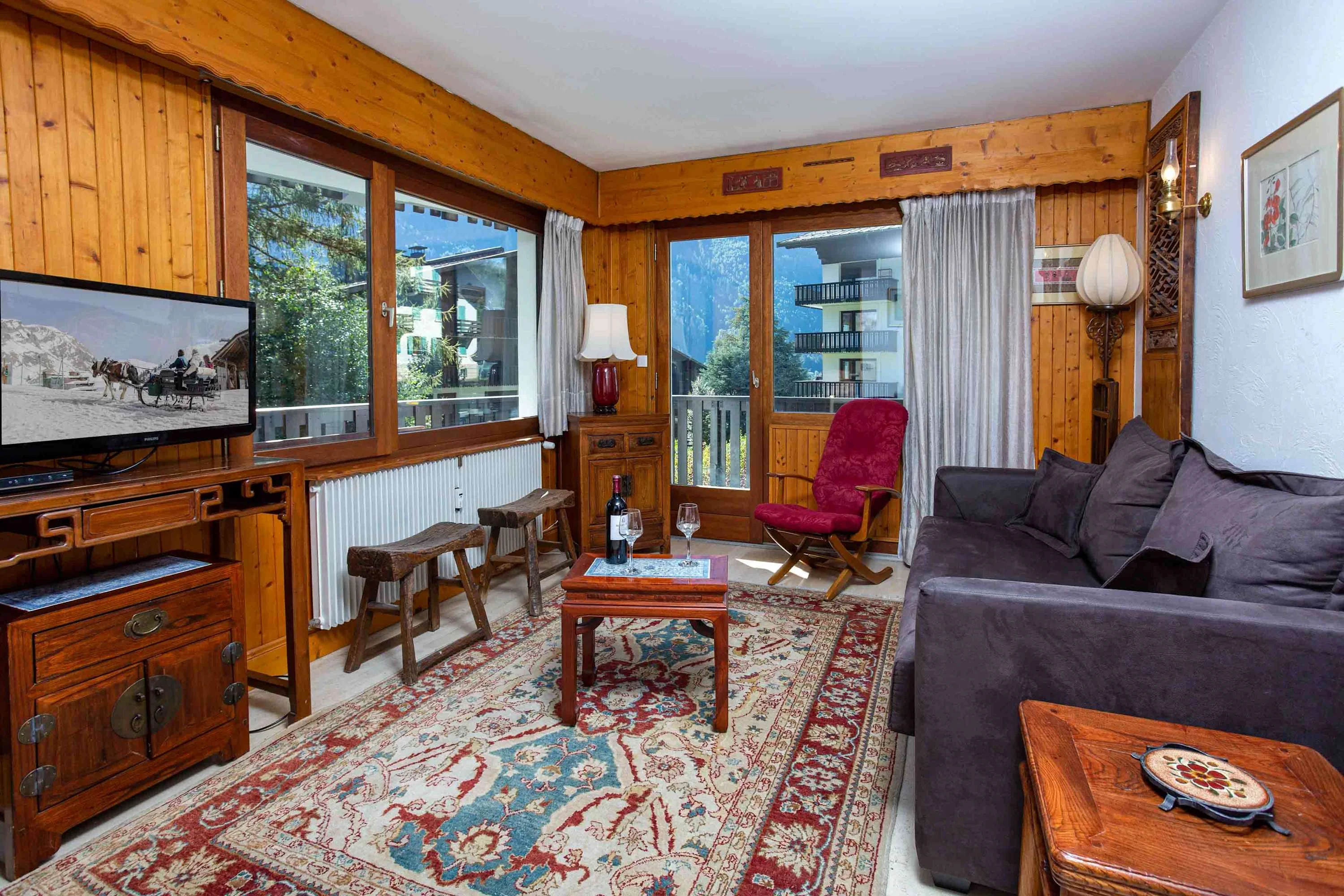 Lounge with mountain views from the balcony